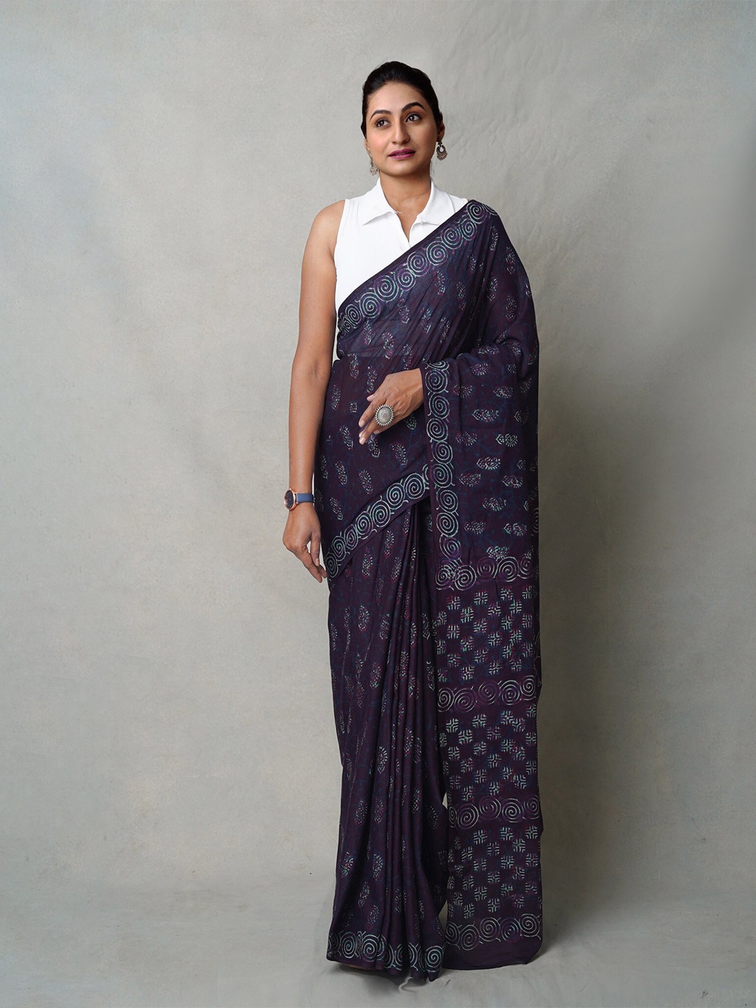 

Unnati Silks Ethnic Motifs Pure Cotton Handloom Block Print Saree, Purple