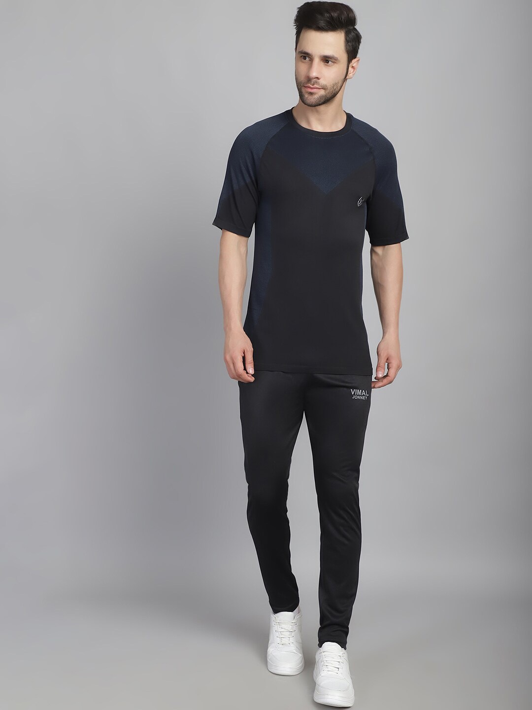 

MACK JONNEY JONNEY Short Sleeves Tshirt & Mid-Rise Track Pant, Black