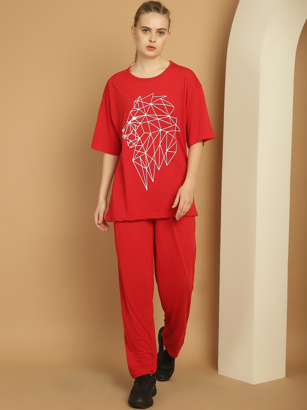 

MACK JONNEY Graphic Printed Oversized Sports T-shirt And Track Pant, Red