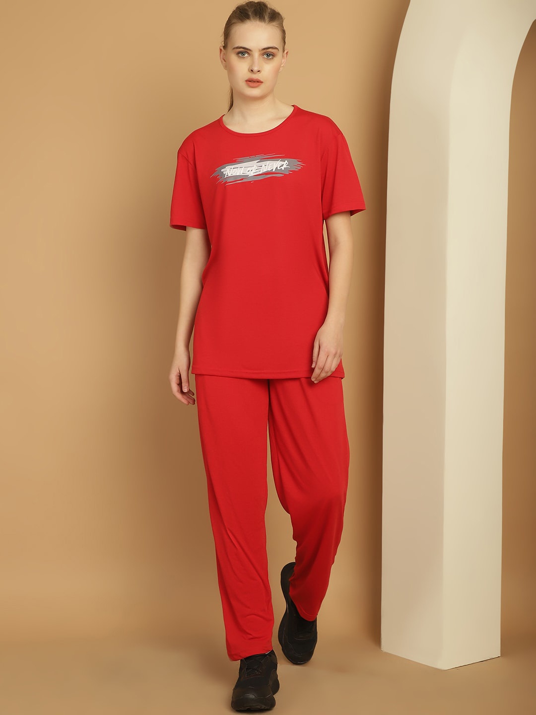 

VIMAL JONNEY Printed Cotton T-Shirt With Track Pant, Red