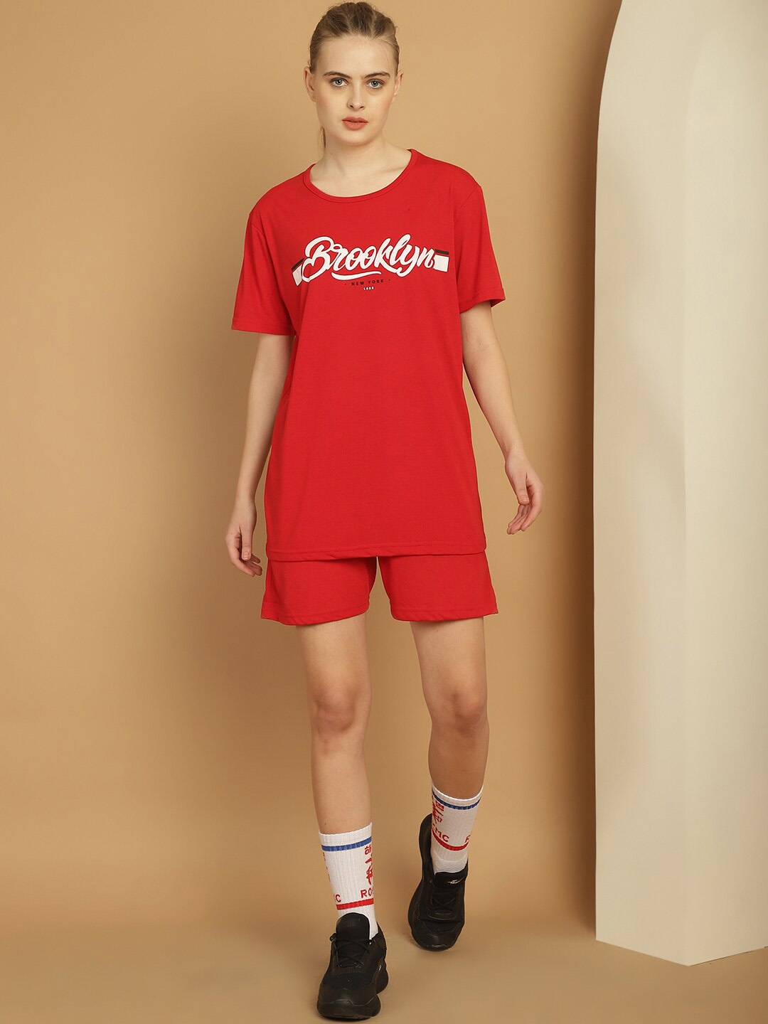 

VIMAL JONNEY Typography Printed Sports T-shirt with Shorts, Red