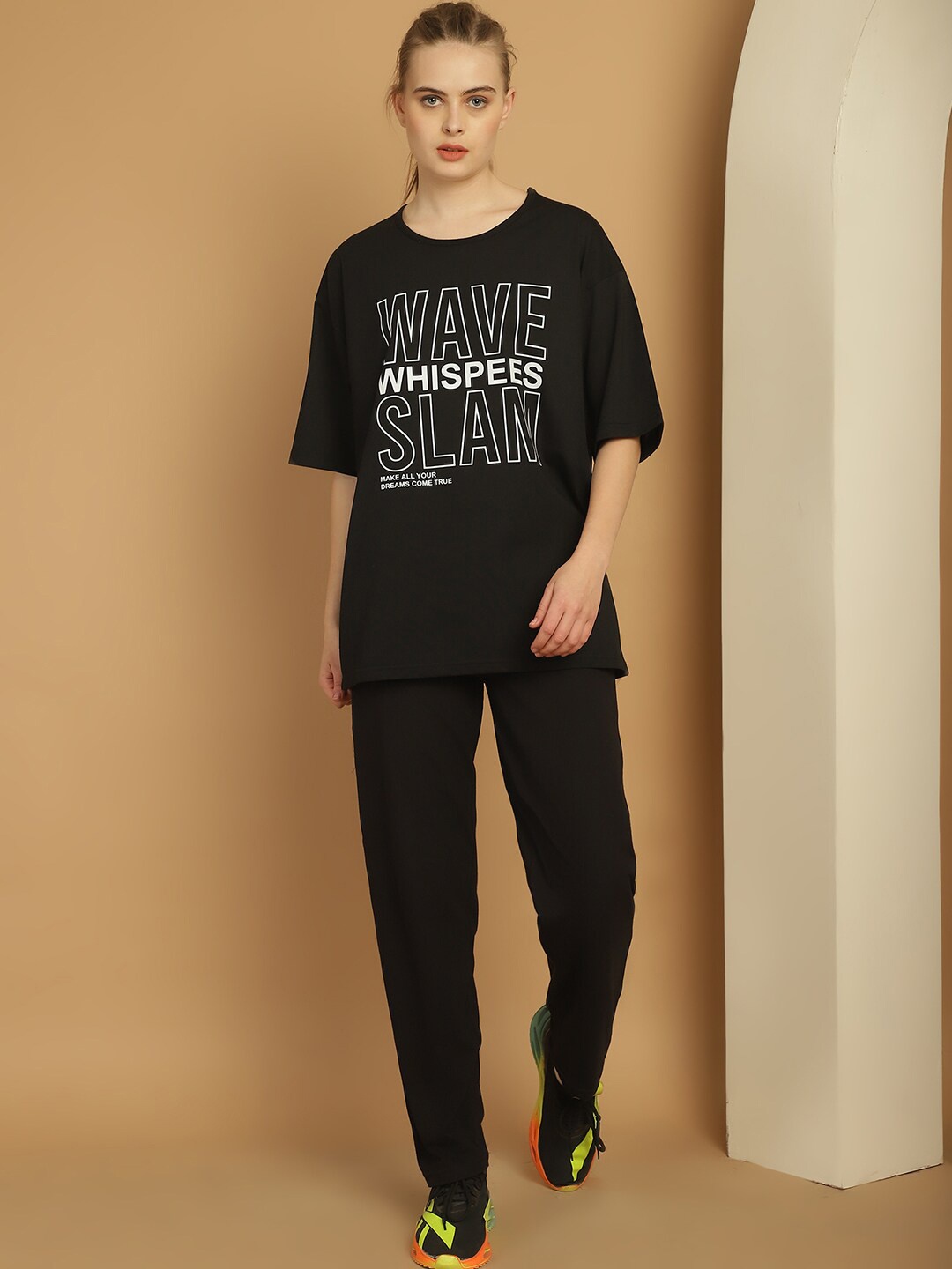 

MACK JONNEY Typography Printed Oversized Sports T-shirt And Track Pant, Black
