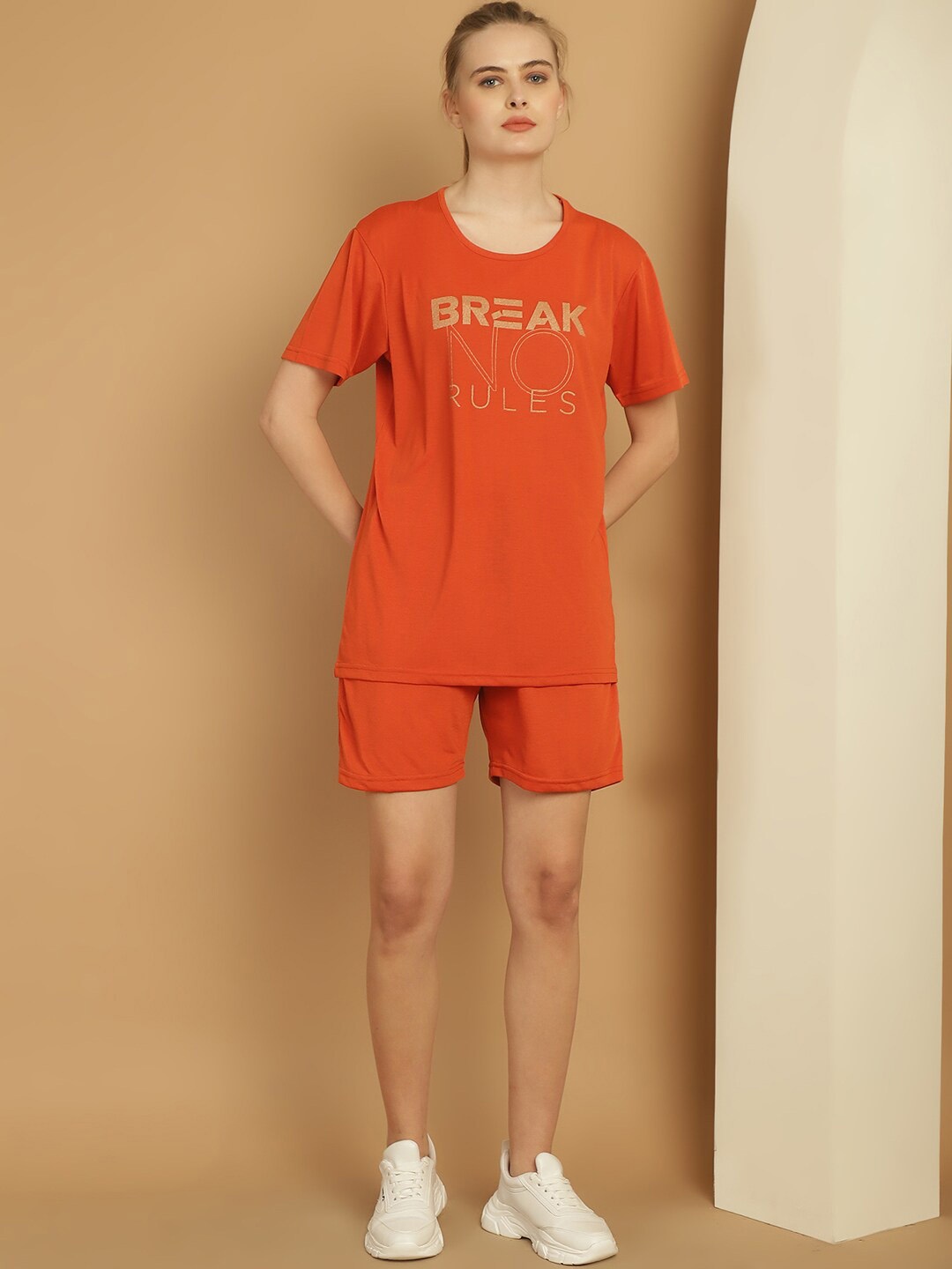 

VIMAL JONNEY Typography Printed Sports T-shirt With Shorts, Orange