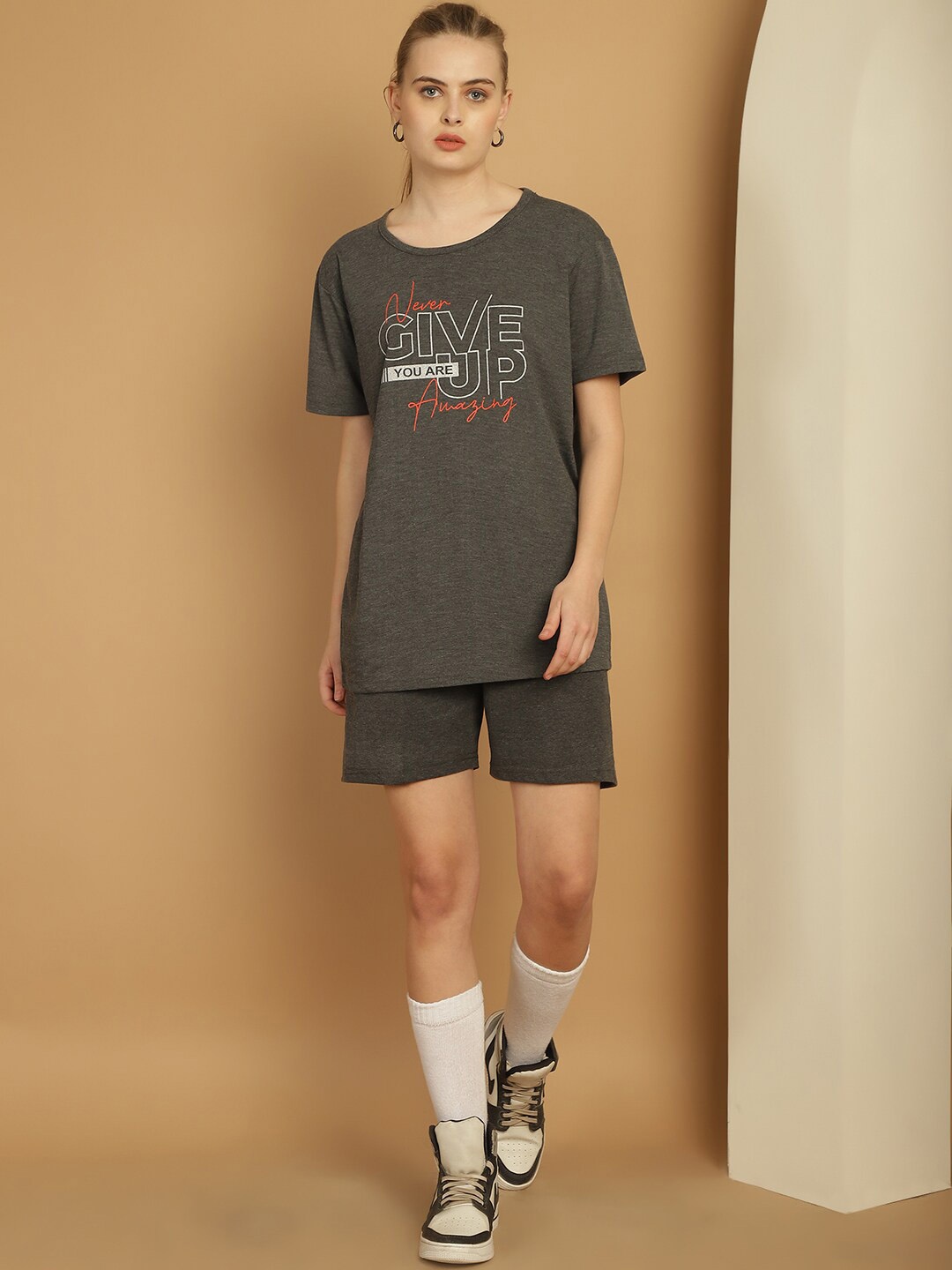 

MACK JONNEY Printed Sports T-Shirt With Shorts, Grey