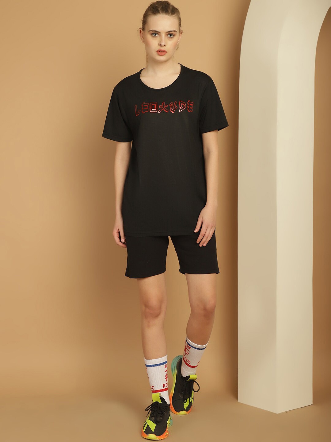 

VIMAL JONNEY Printed Sports T-shirt and Shorts, Black