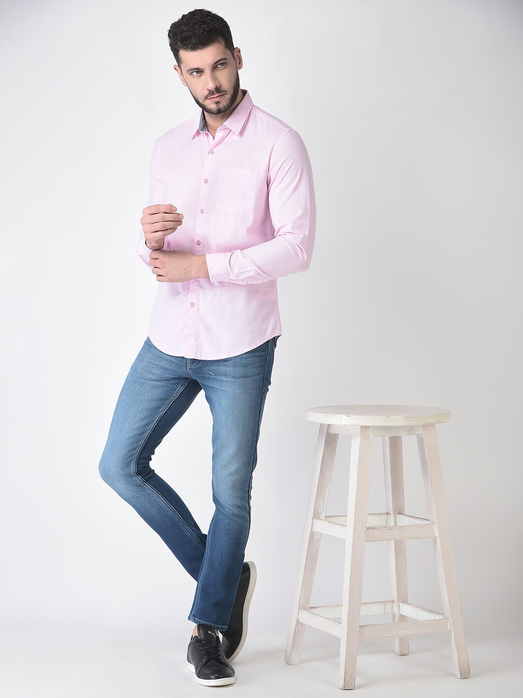 

Numero Uno Men Solid Slim Fit Shirt, Pink