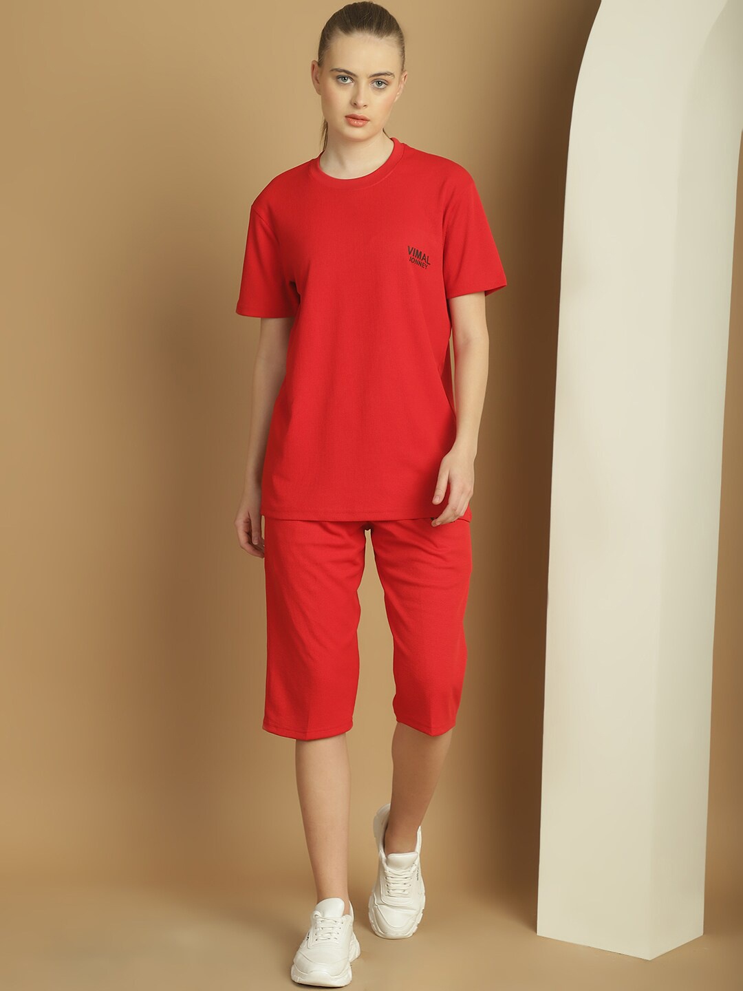 

VIMAL JONNEY Round Neck T-Shirt & Capri Tracksuit, Red