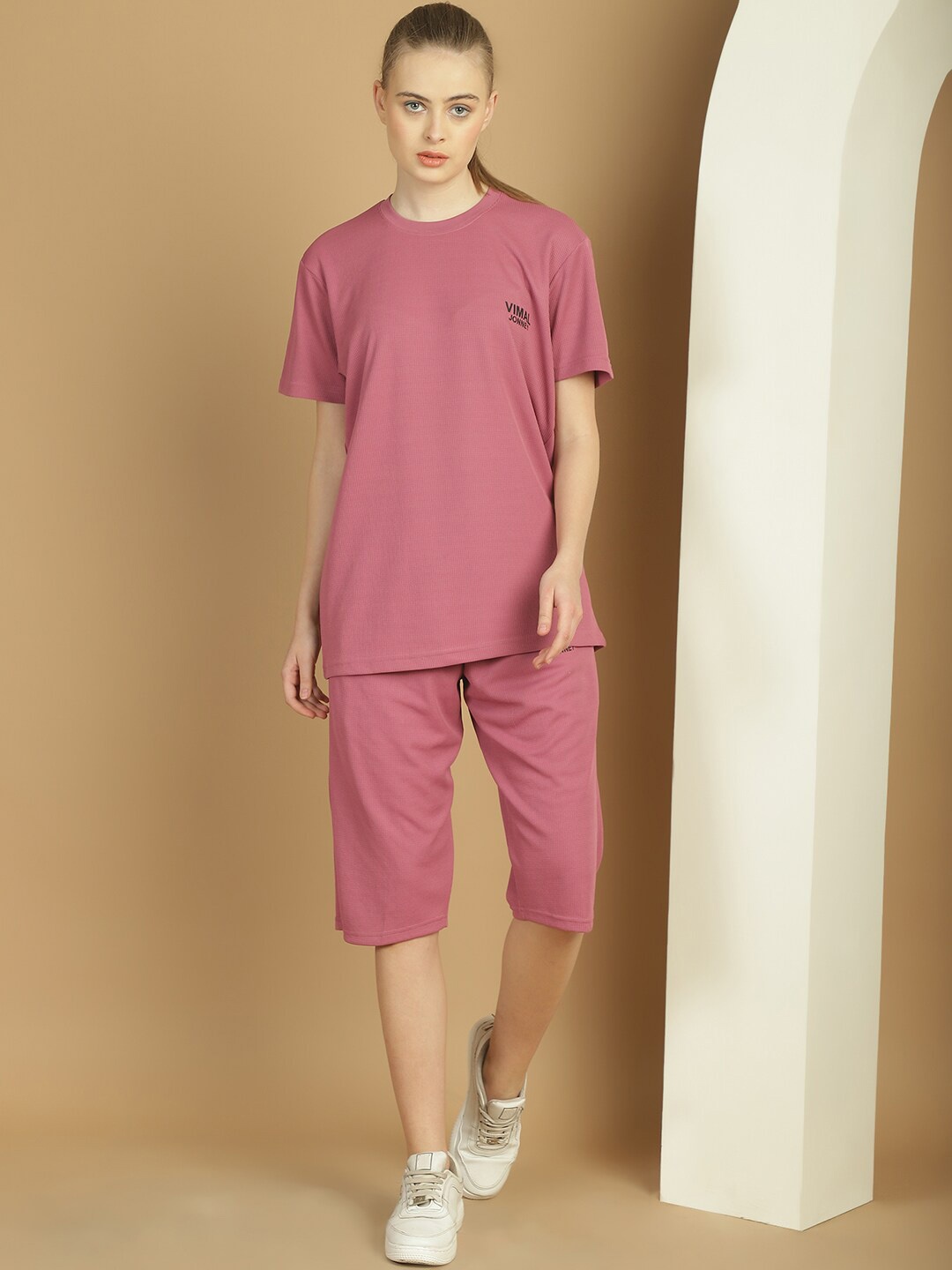 

MACK JONNEY Round-Neck T-Shirt With Capri Tracksuit, Pink