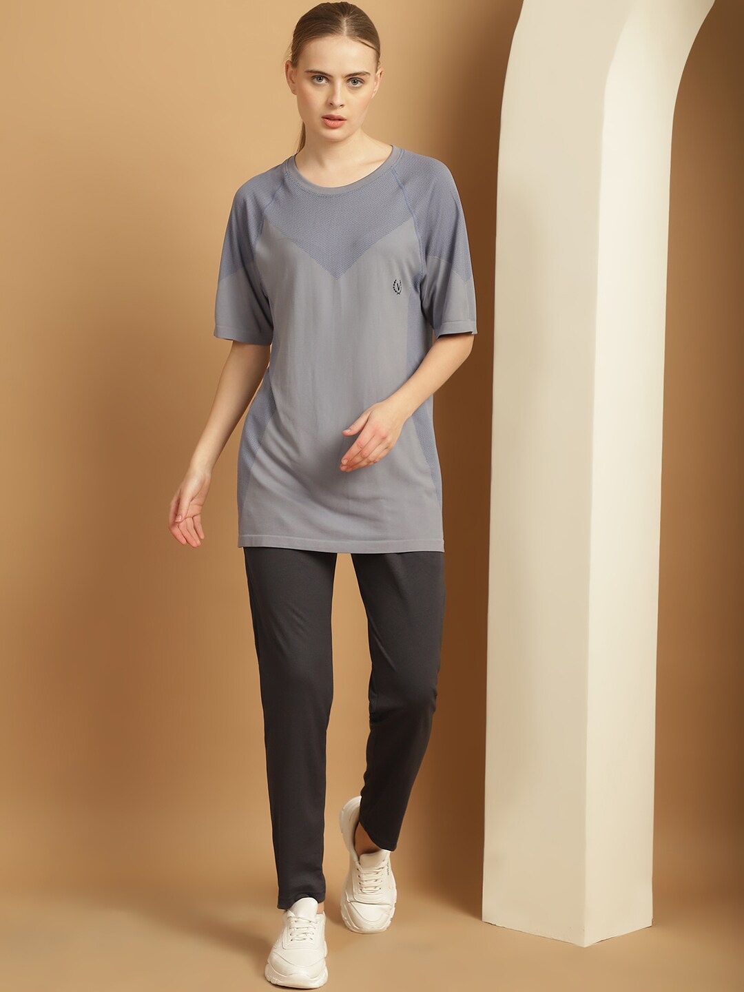 

VIMAL JONNEY Printed Half Sleeves T-Shirt With Trousers, Grey