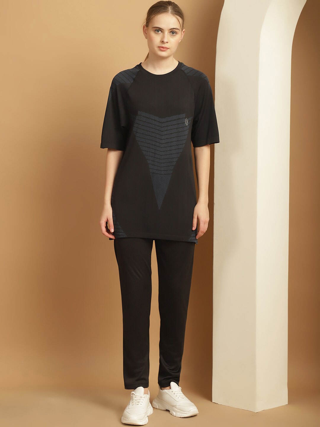 

MACK JONNEY JONNEY Round-Neck T-Shirt With Trouser, Black