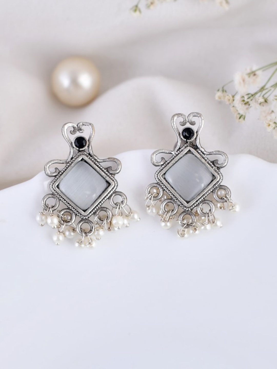 

DASTOOR Silver-Plated Square Drop Earrings