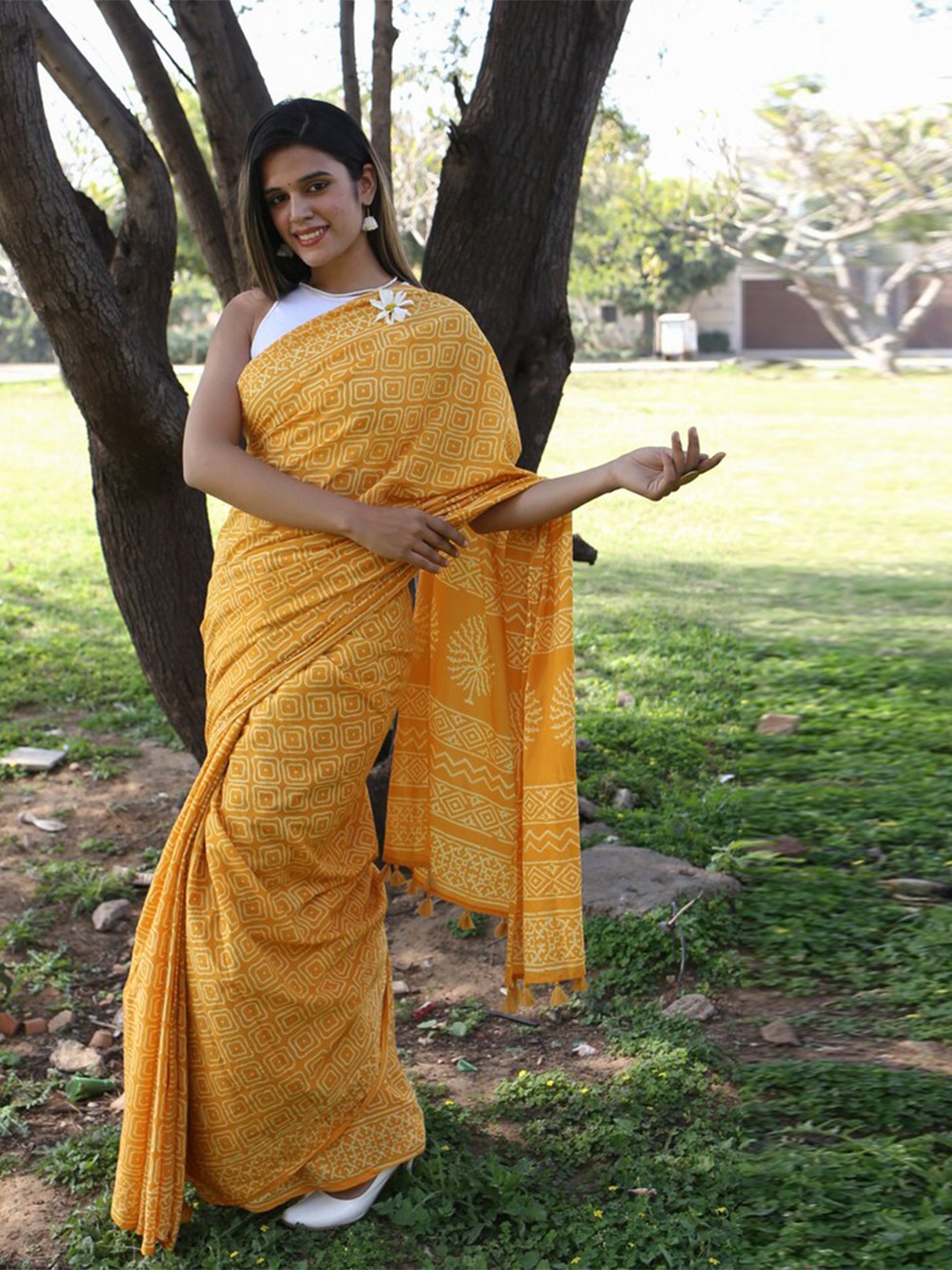 

Moora Geometric Print Pure Cotton Bagru Saree, Yellow