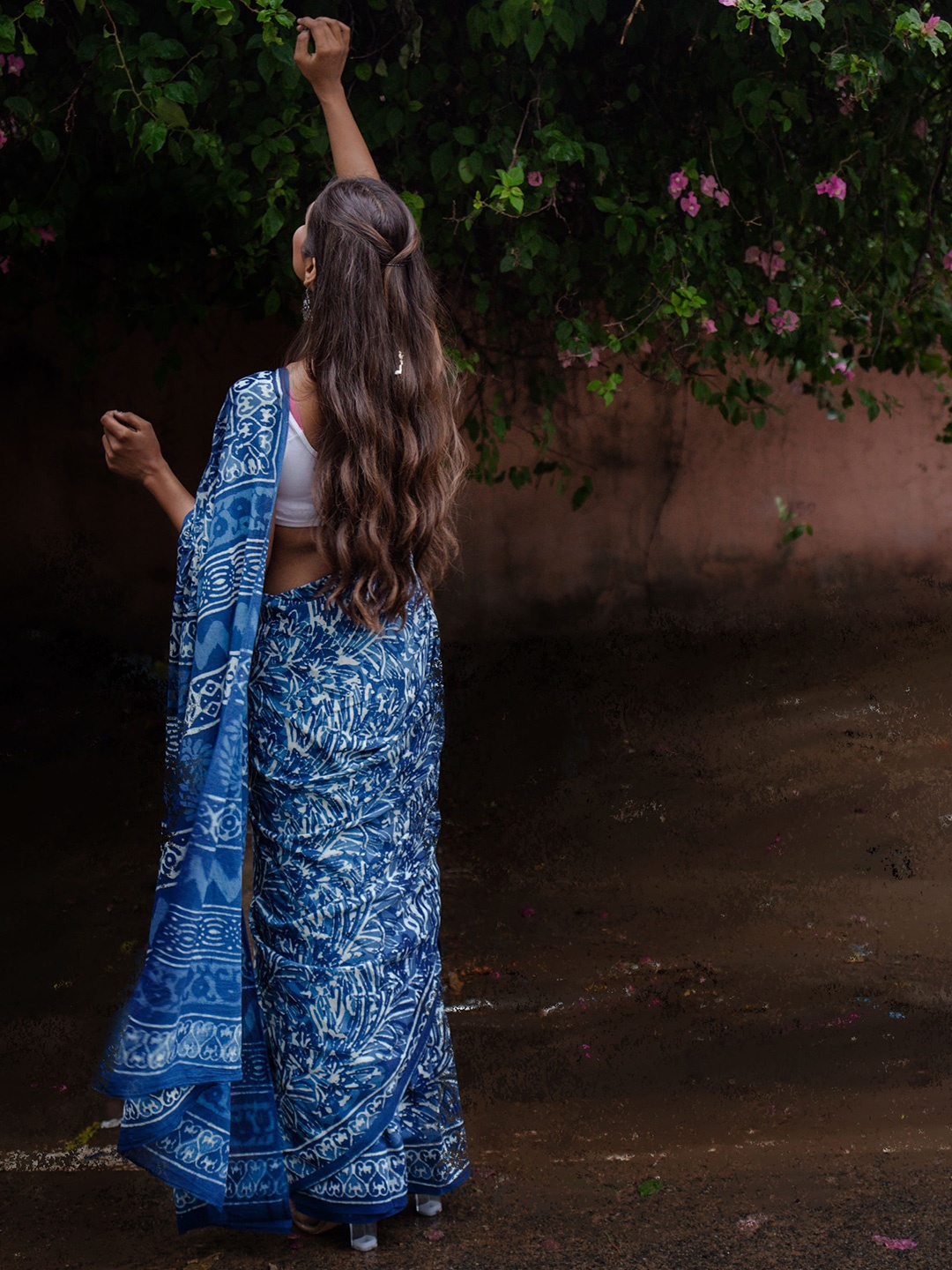 

Moora Floral Printed Pure Cotton Bagru Saree, Navy blue