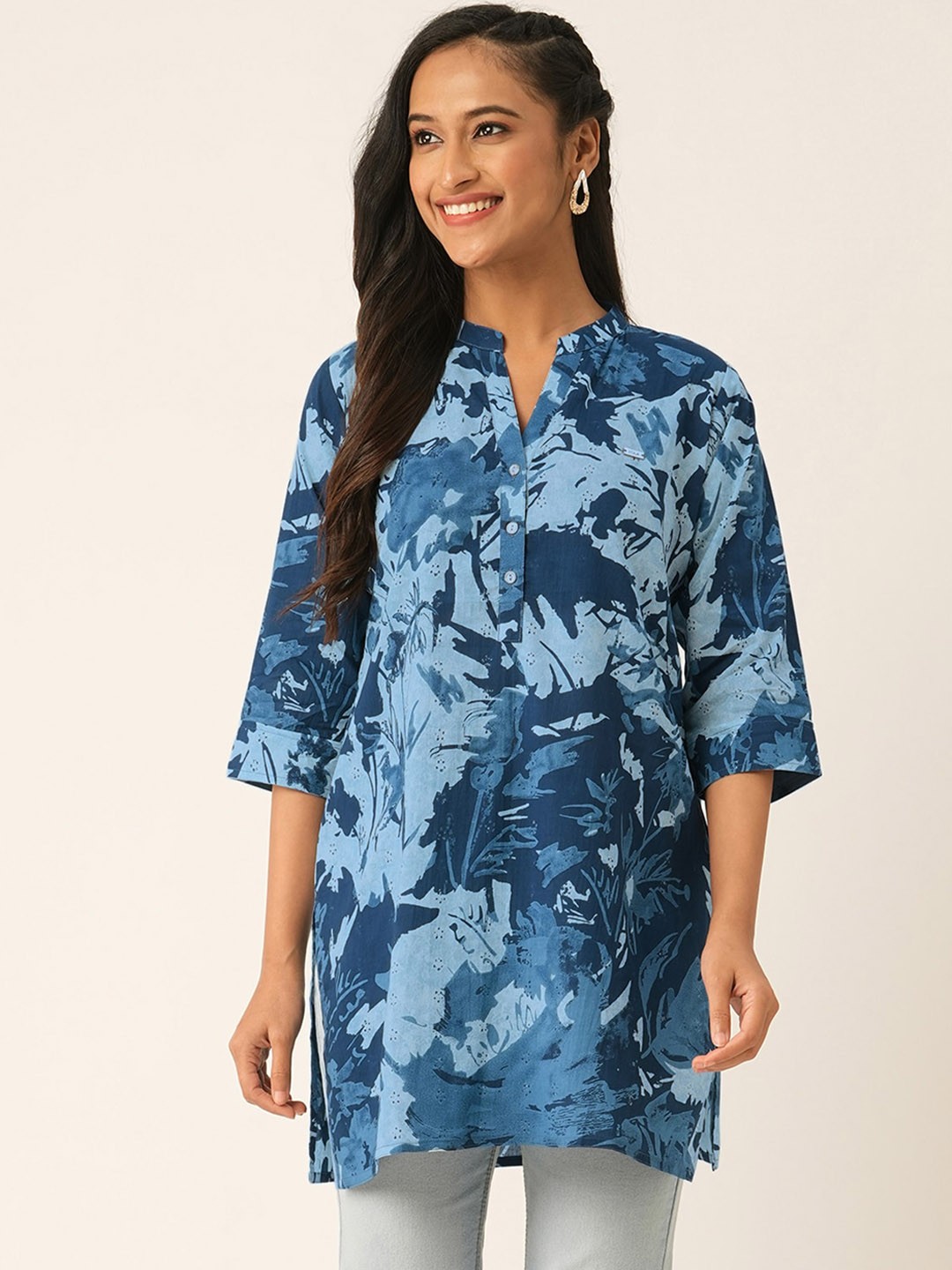 

ODETTE Floral Printed Mandarin Collar Three-Quarter Sleeves Short Kurti, Blue