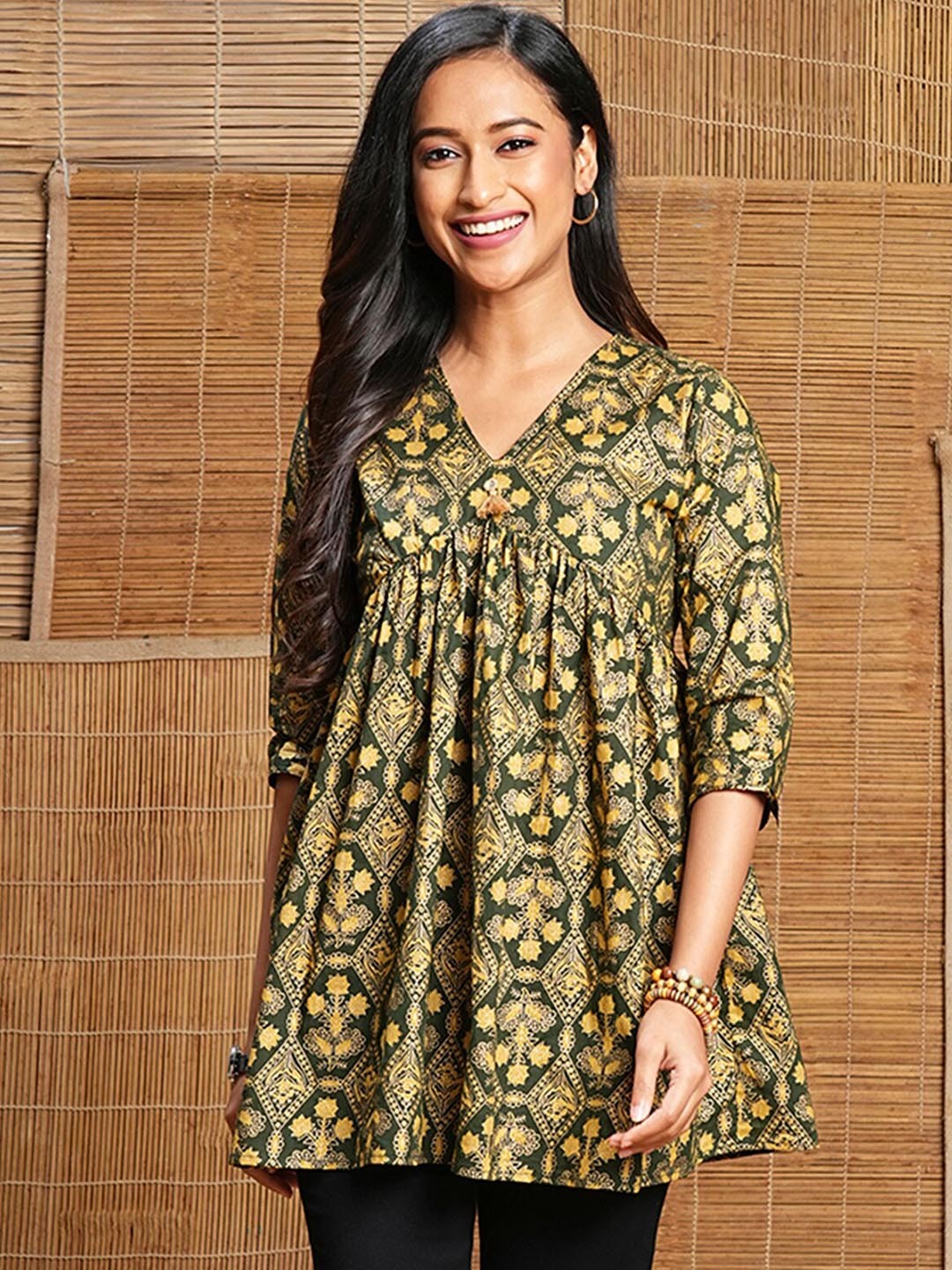 

ODETTE Ethnic Motifs Printed V-Neck Cotton A-Line Kurta, Green