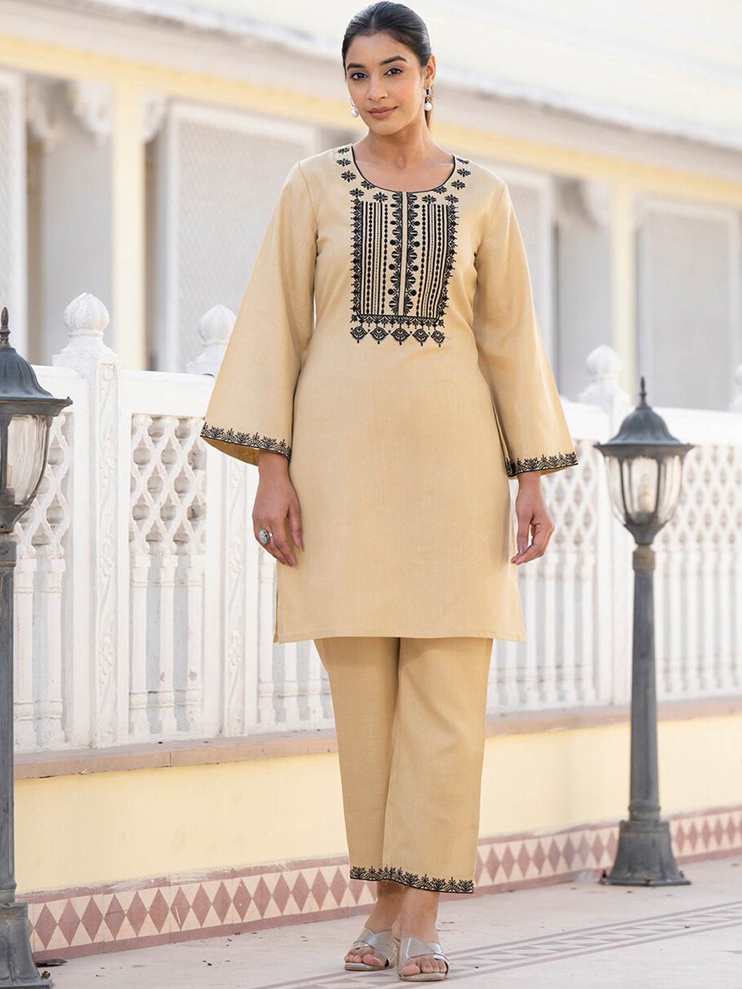 

Varanga Floral Embroidered Round Neck Co-Ord Set, Beige