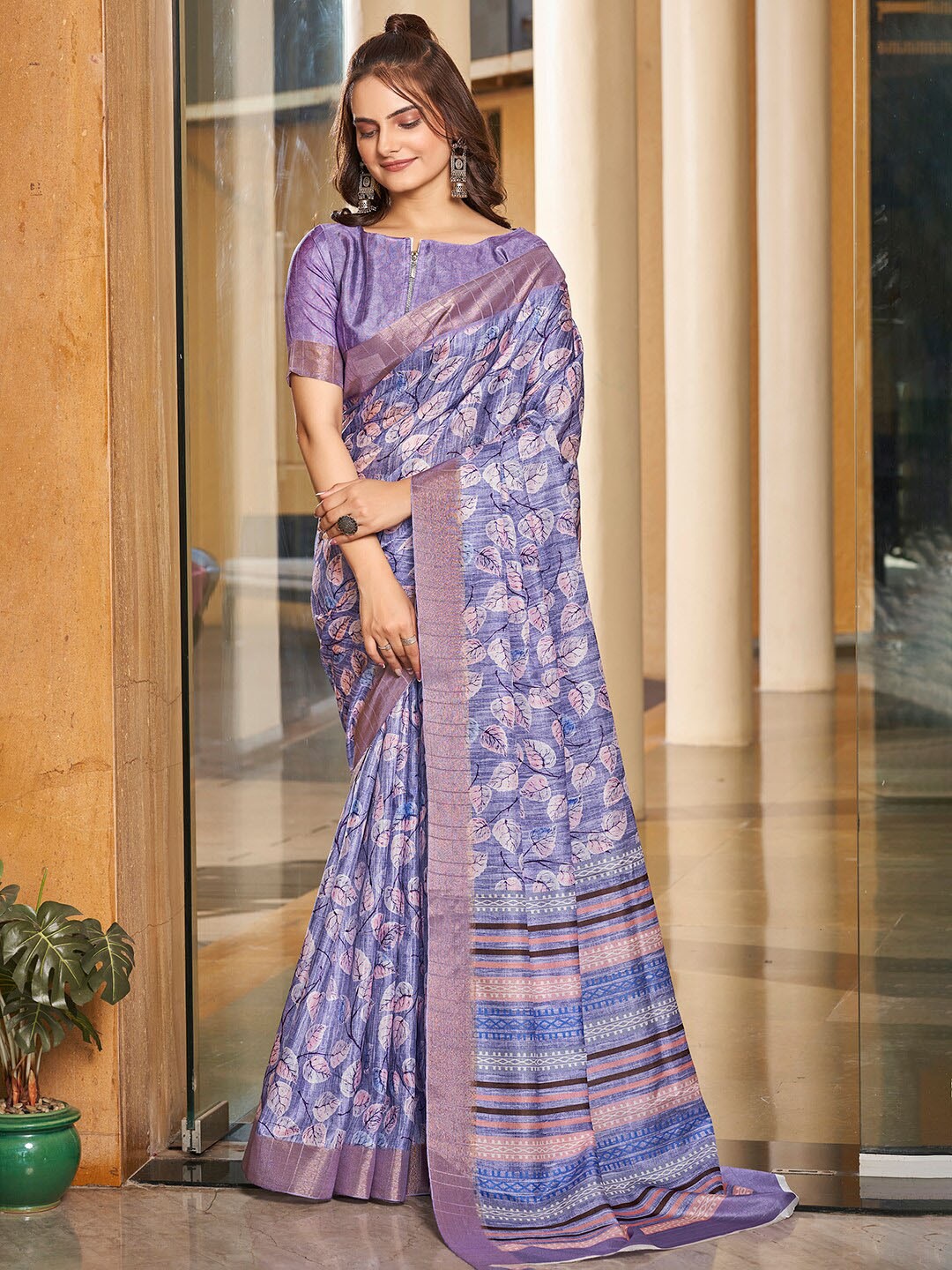 

Vishudh Floral Printed Saree, Lavender