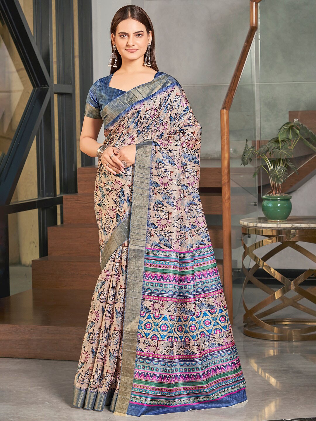 

Vishudh Floral Printed Zari Saree, Peach