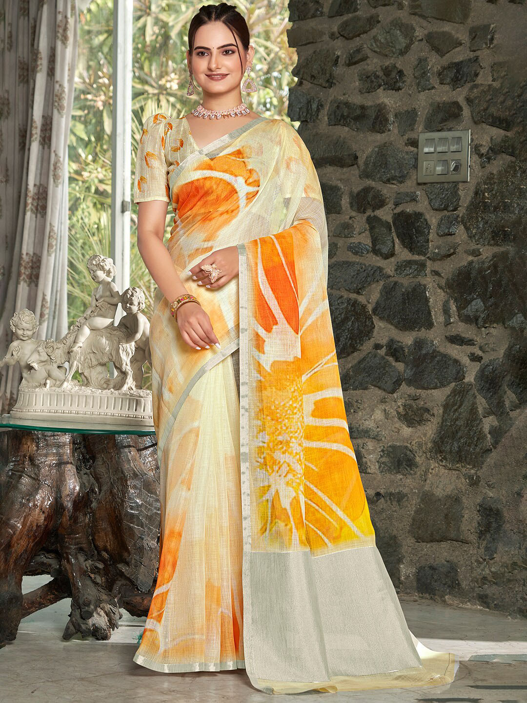 

Vishudh Abstract Printed Zari Saree, Cream