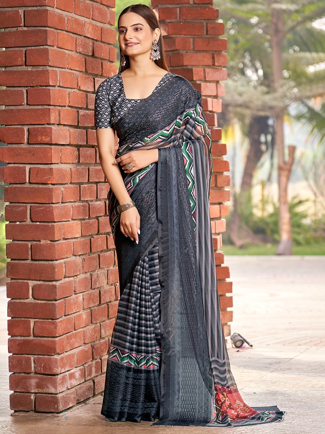 

Vishudh Striped Saree, Black