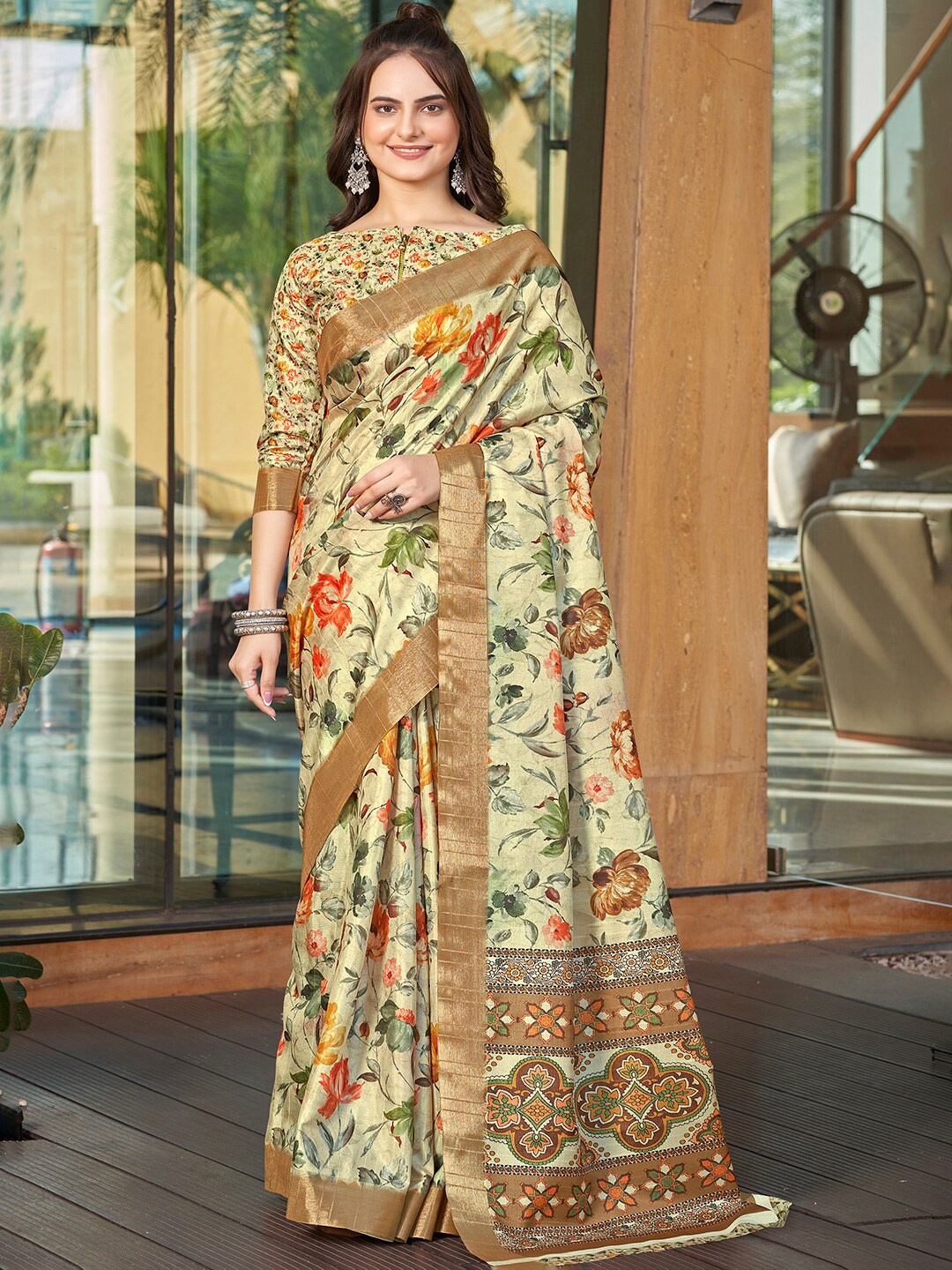 

Vishudh Floral Printed Zari Saree, Red