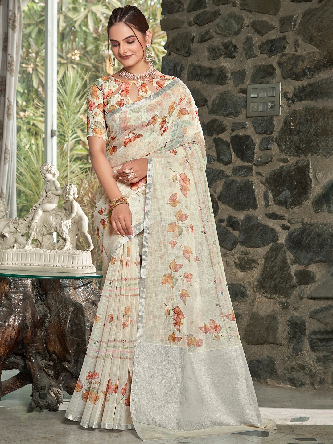

Vishudh Floral Printed Zari Saree, White