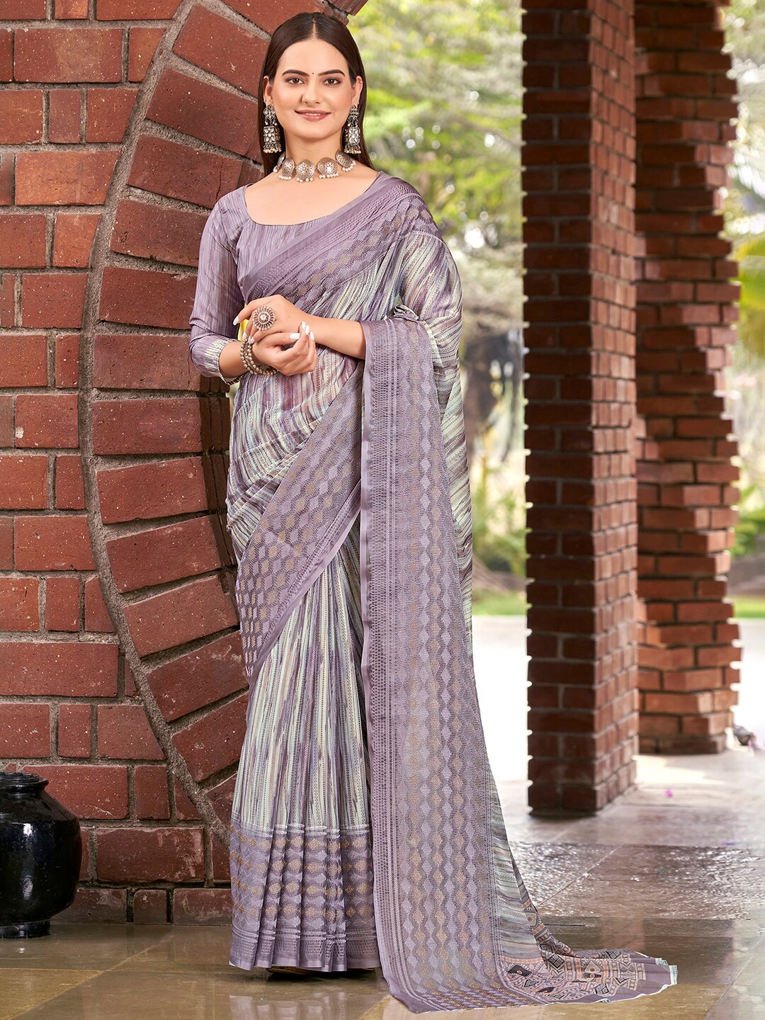 

Vishudh Pink Geometric Printed Saree
