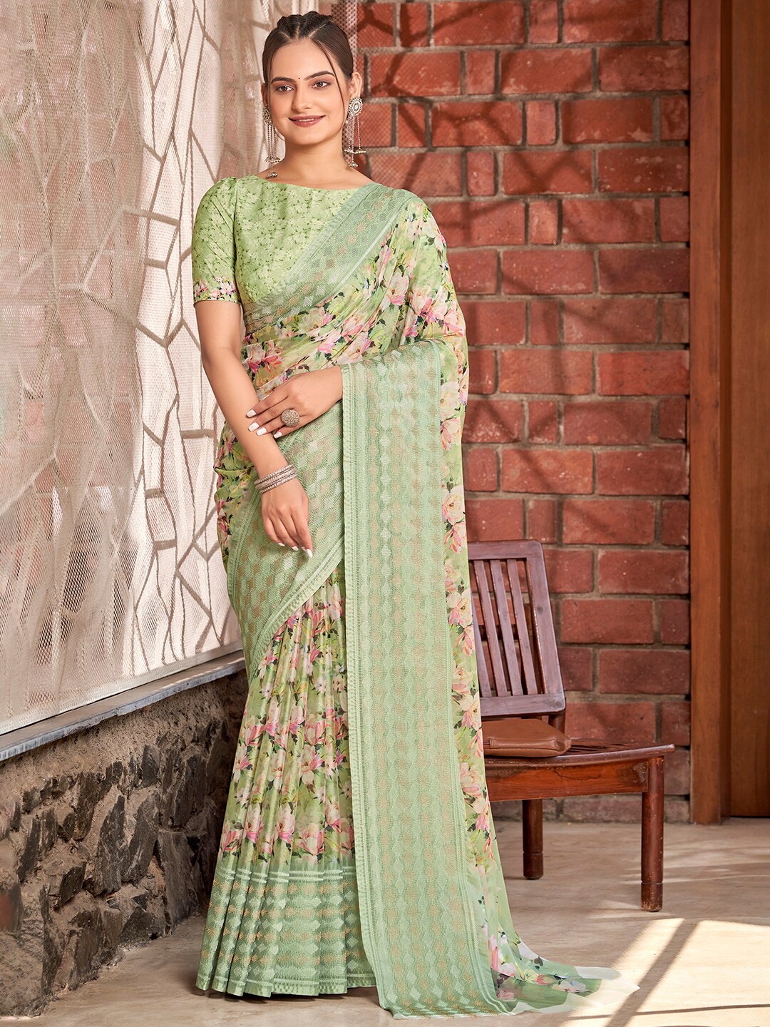 

Vishudh Floral Printed Embroidered Saree, Green