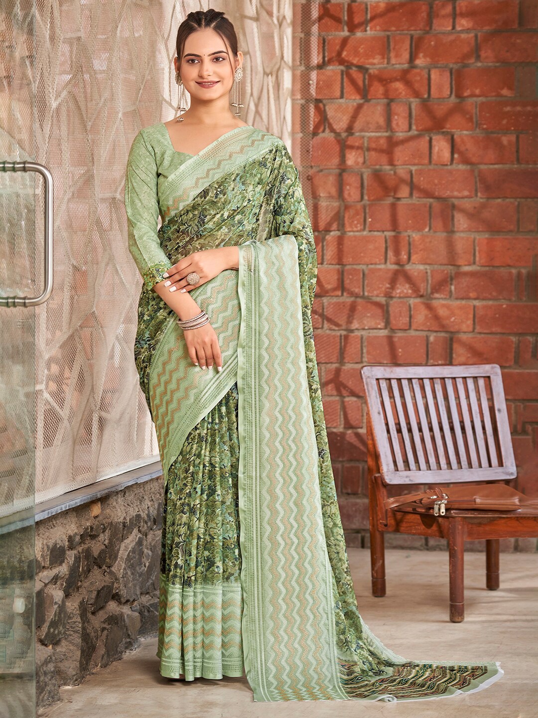 

Vishudh Floral Printed Saree, Green