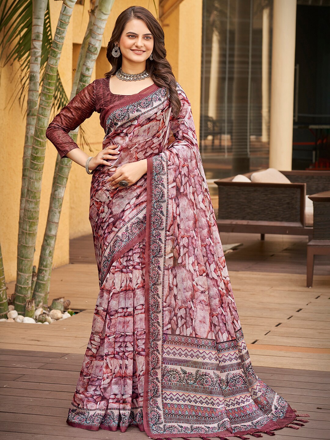 

Vishudh Abstract Digital Printed Saree, Brown