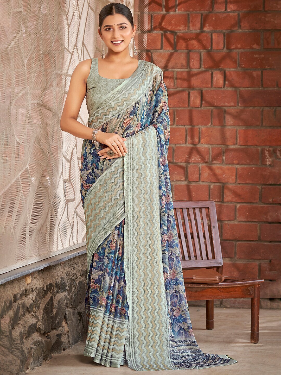 

Vishudh Floral Printed Saree, Grey