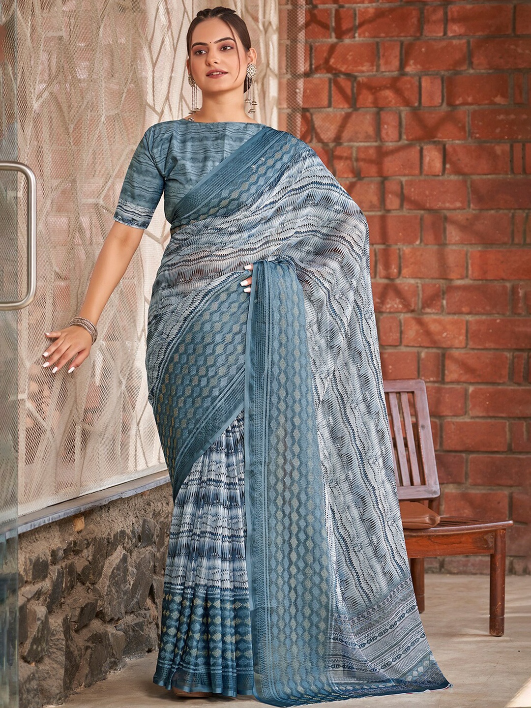 

Vishudh Abstract Printed Embroidered Saree, Blue