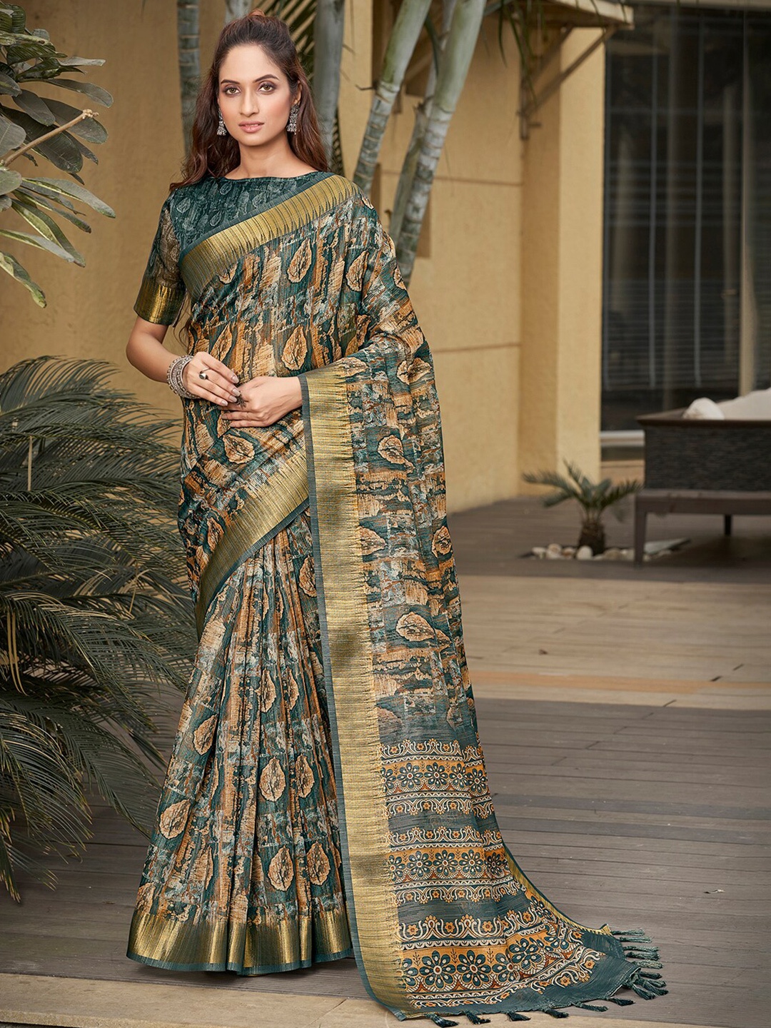 

Vishudh Abstract Printed Zari Saree, Green
