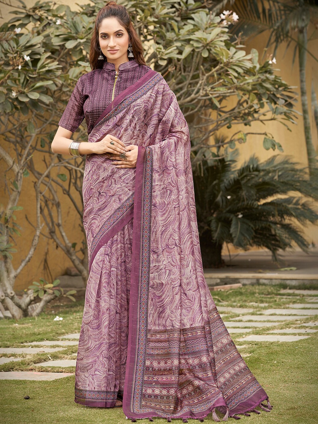 

Vishudh Abstract Printed Saree, Magenta
