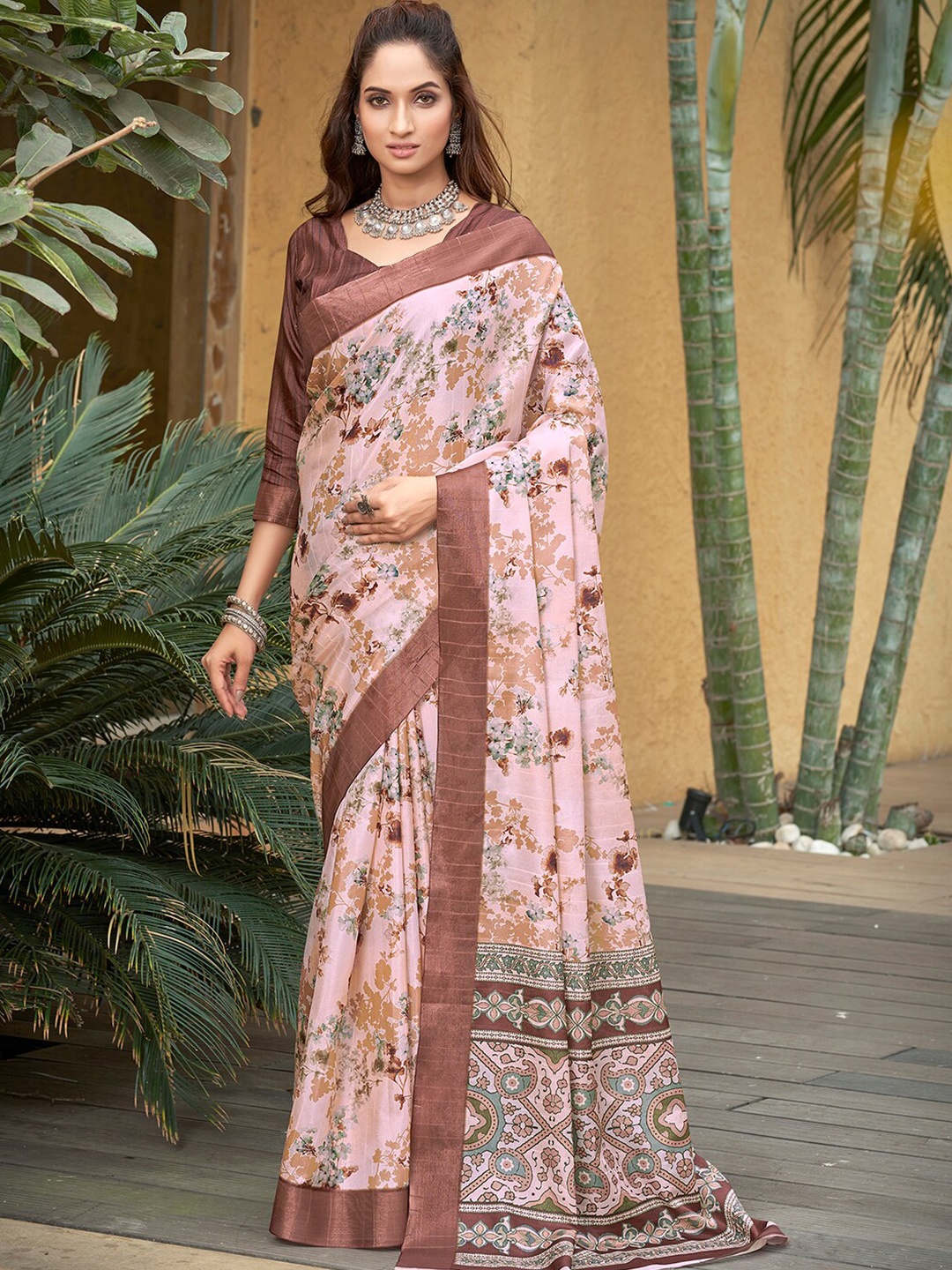 

Vishudh Floral Printed Saree, Pink