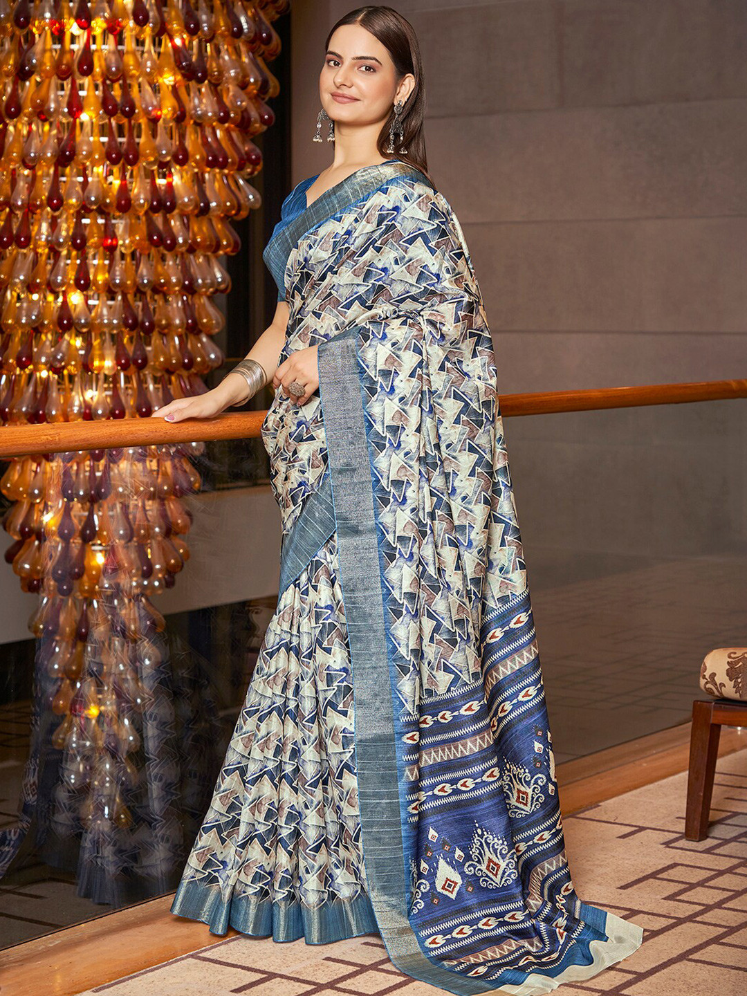 

Vishudh Geometric Printed Zari Saree, White