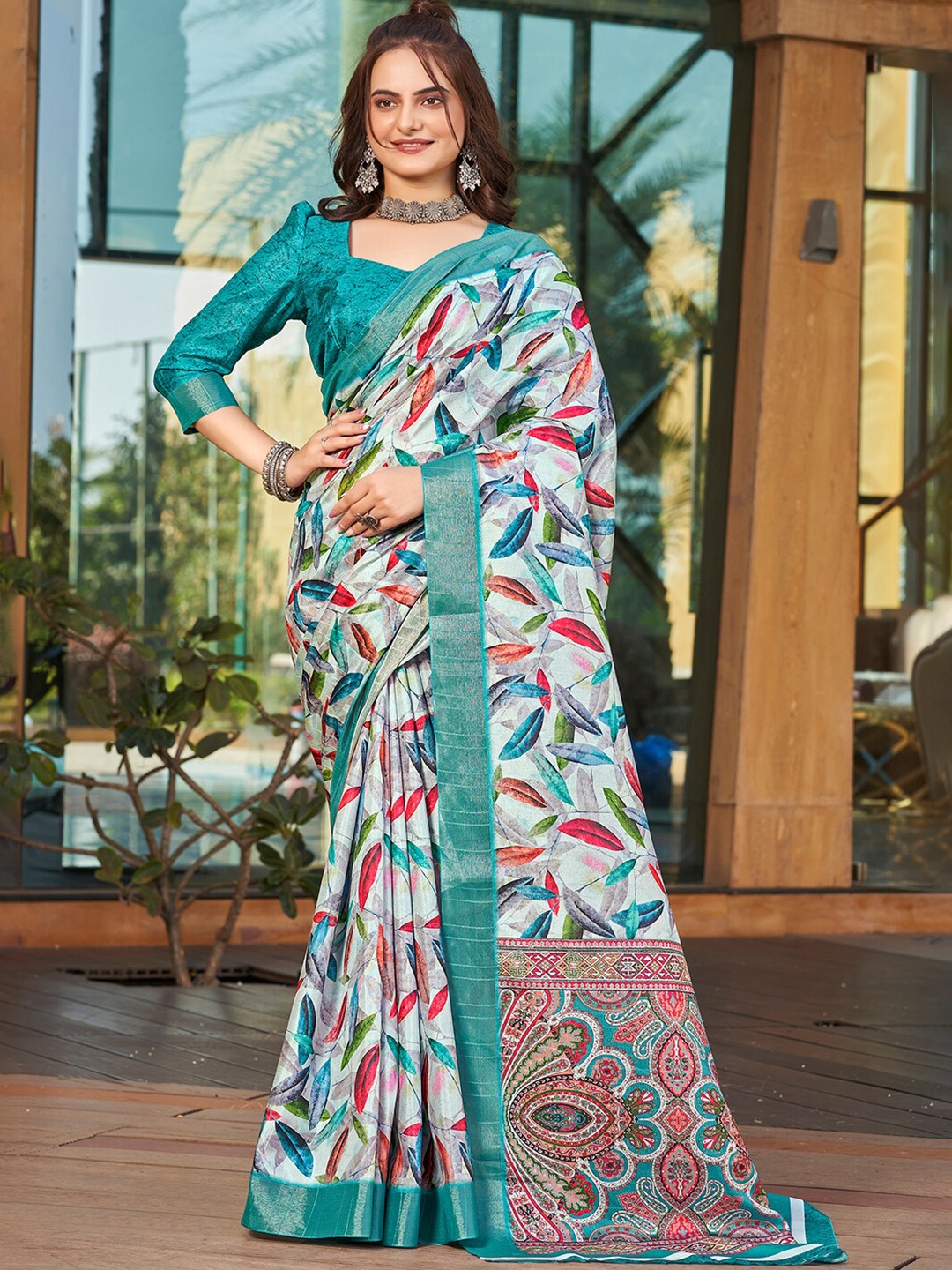 

Vishudh Floral Printed Zari Saree, White