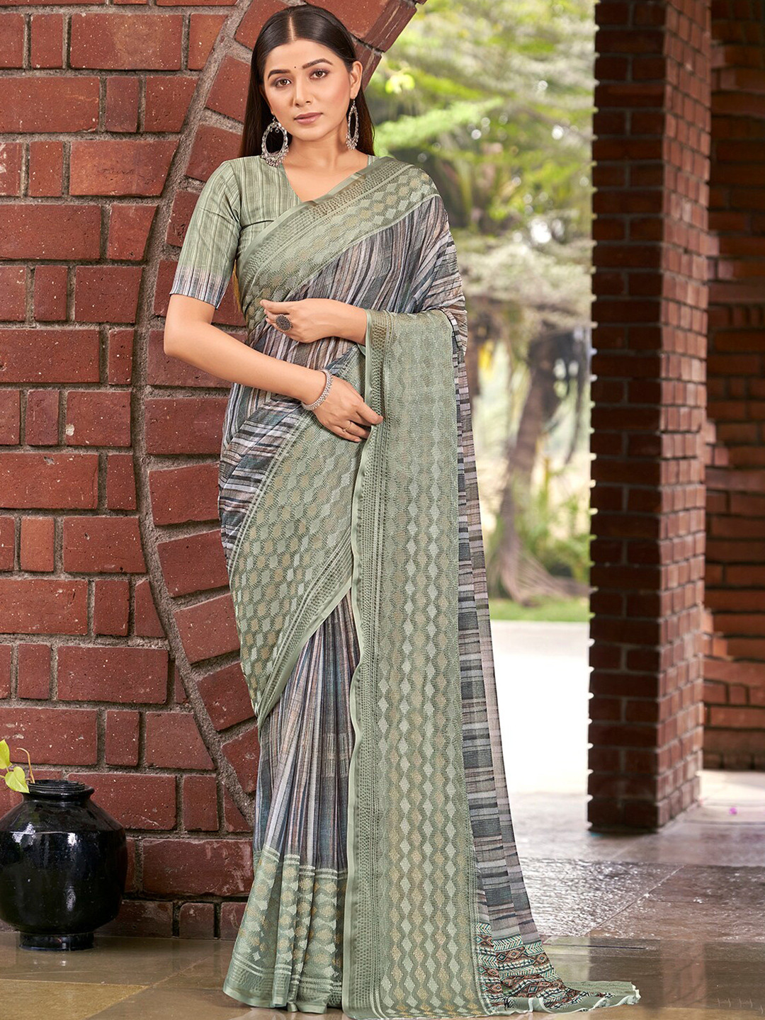 

Vishudh Striped Printed Zari Saree, Green