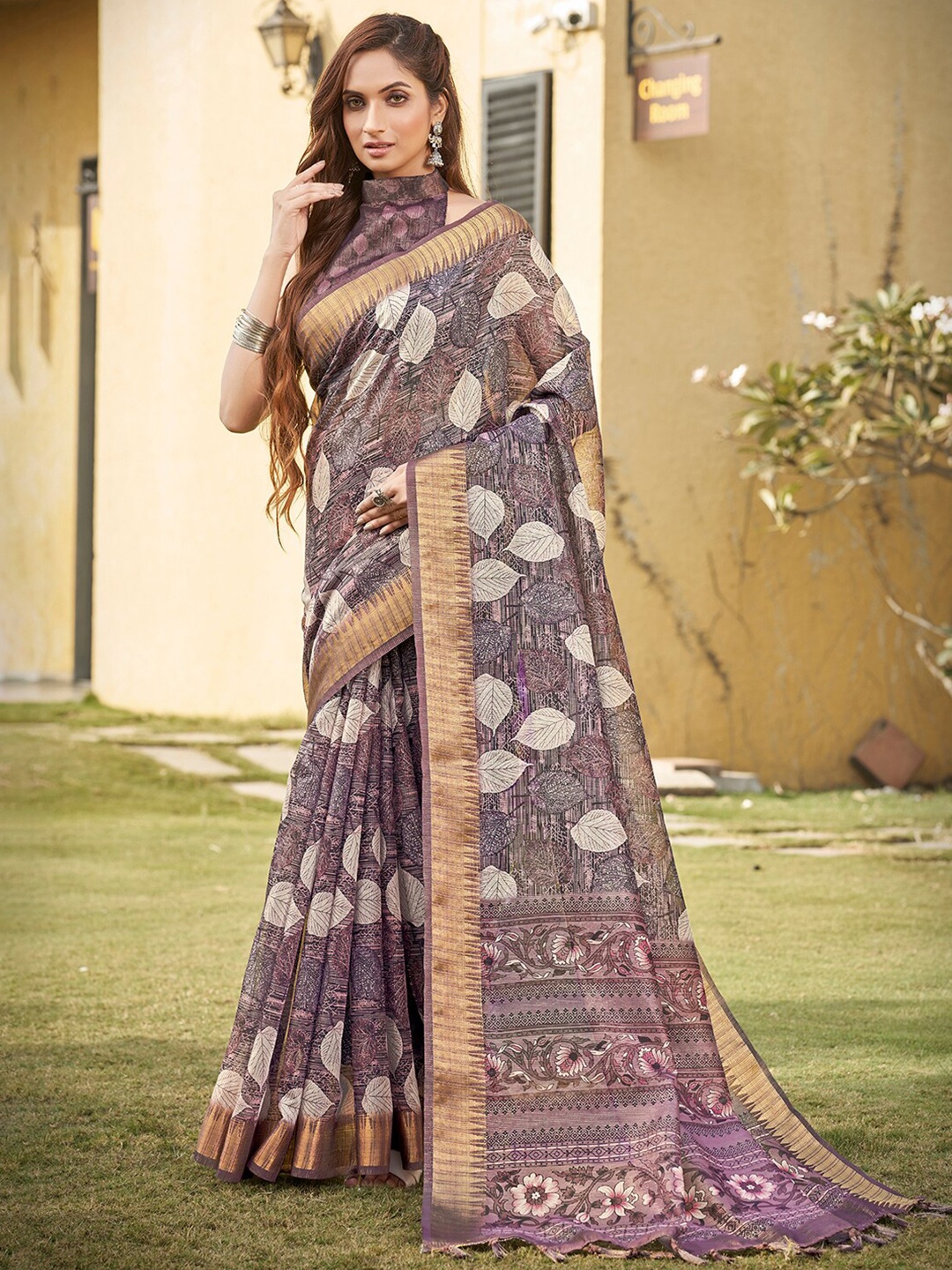 

Vishudh Abstract Printed Zari Saree, Purple