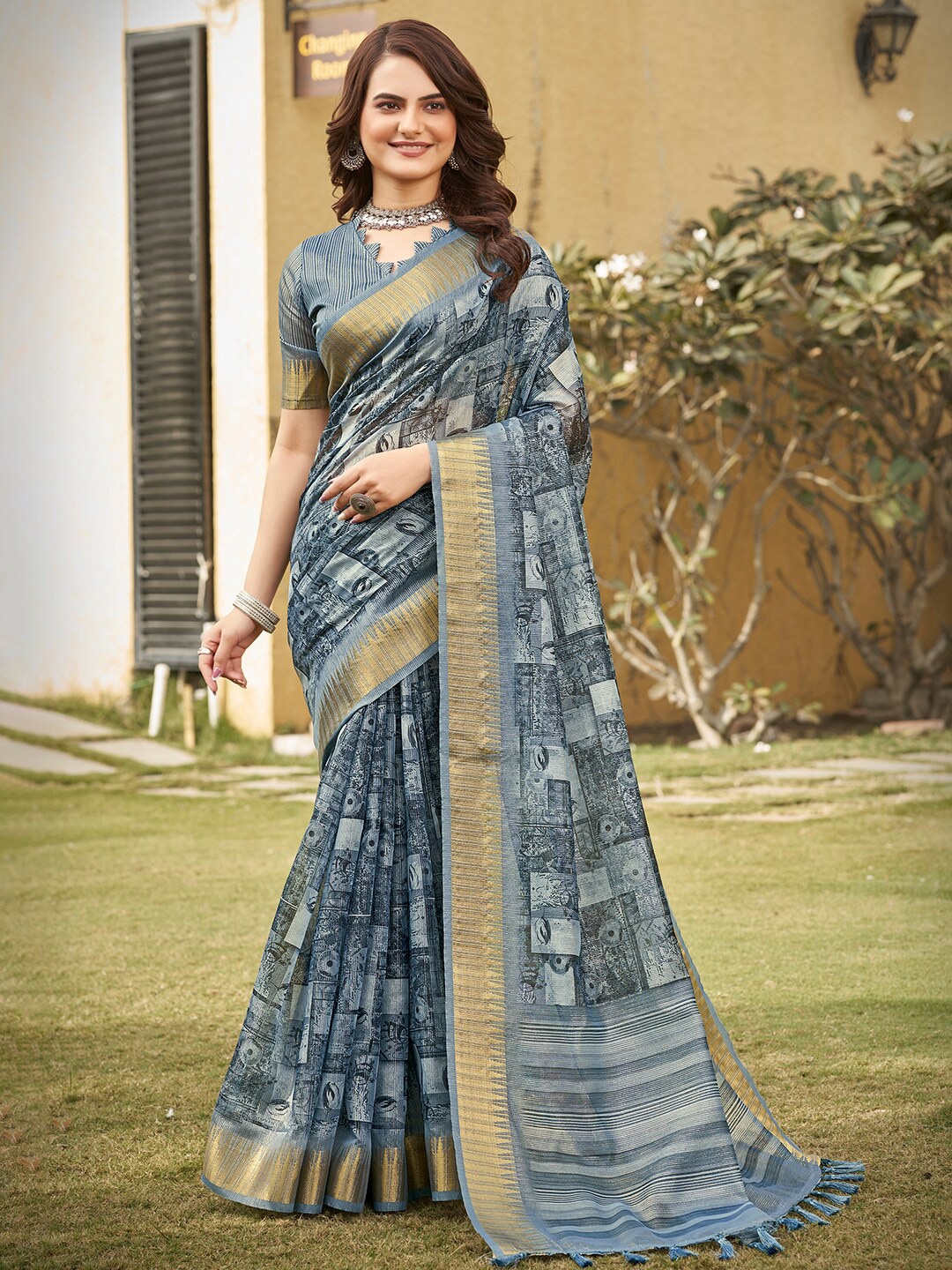 

Vishudh Abstract Printed Zari Saree, Grey