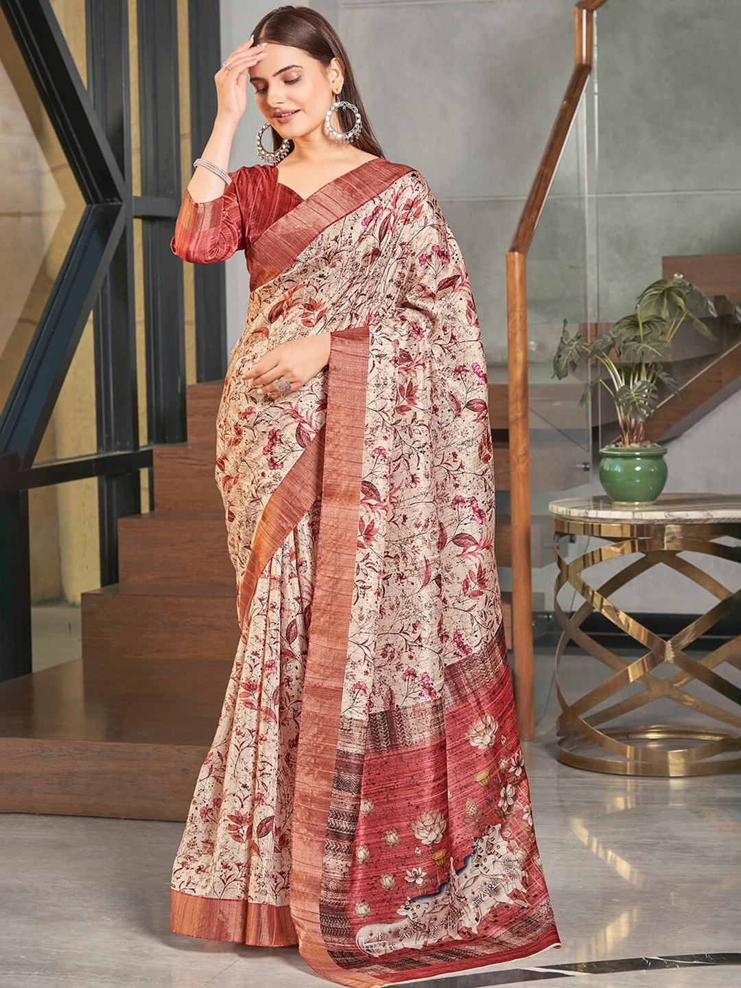 

Vishudh Floral Printed Zari Saree, Red