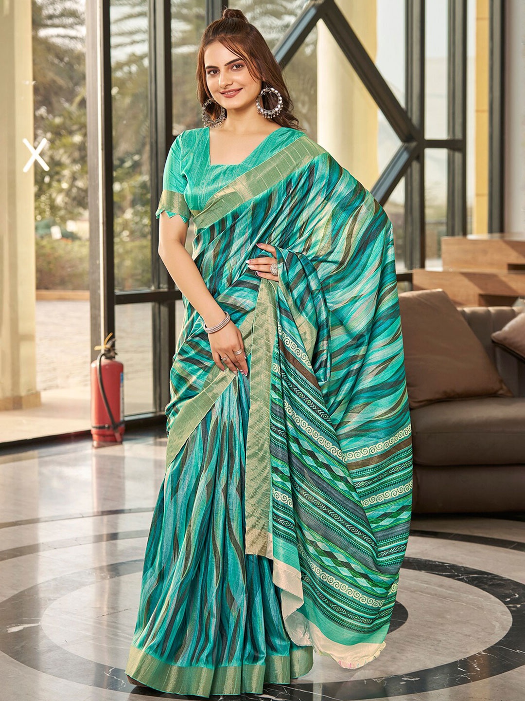

Vishudh Abstract Printed Zari Saree, Green