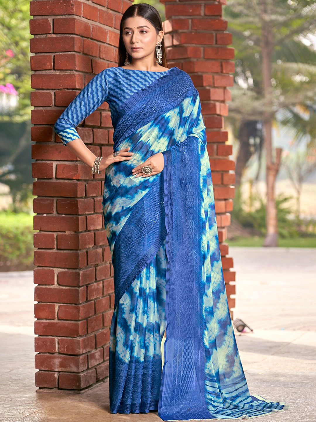 

Vishudh Abstract Printed Zari Saree, Blue