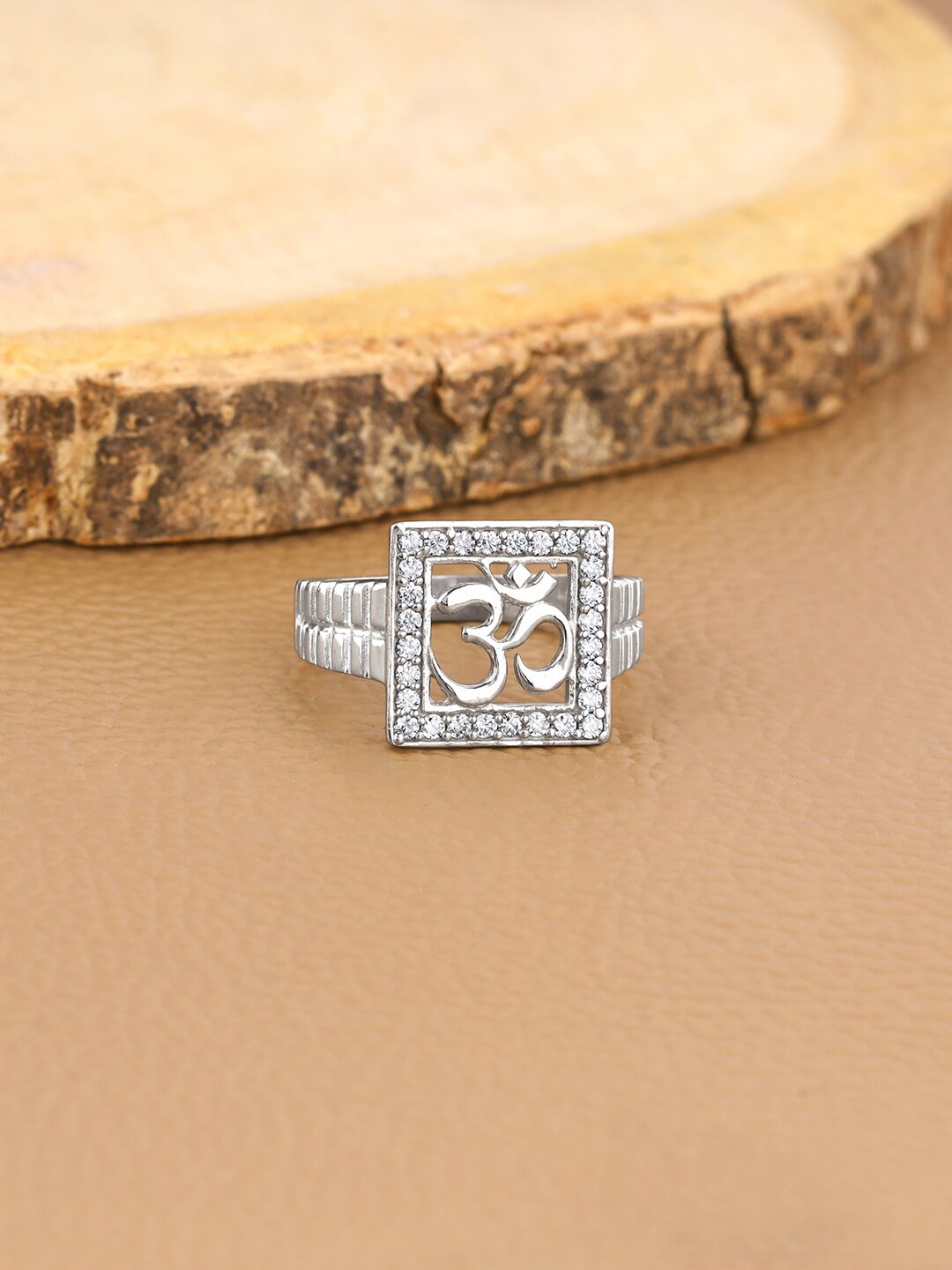

GIVA 925 Sterling Silver Rhodium-Plated Boxed Om Ring