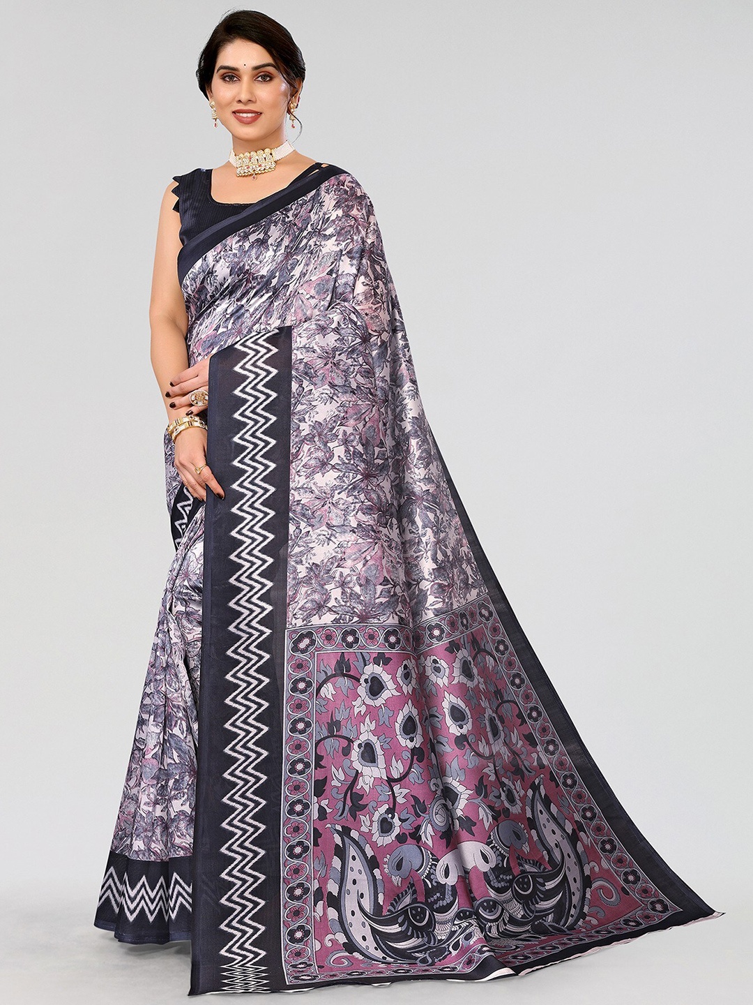

Yashika Floral Printed Saree, Navy blue