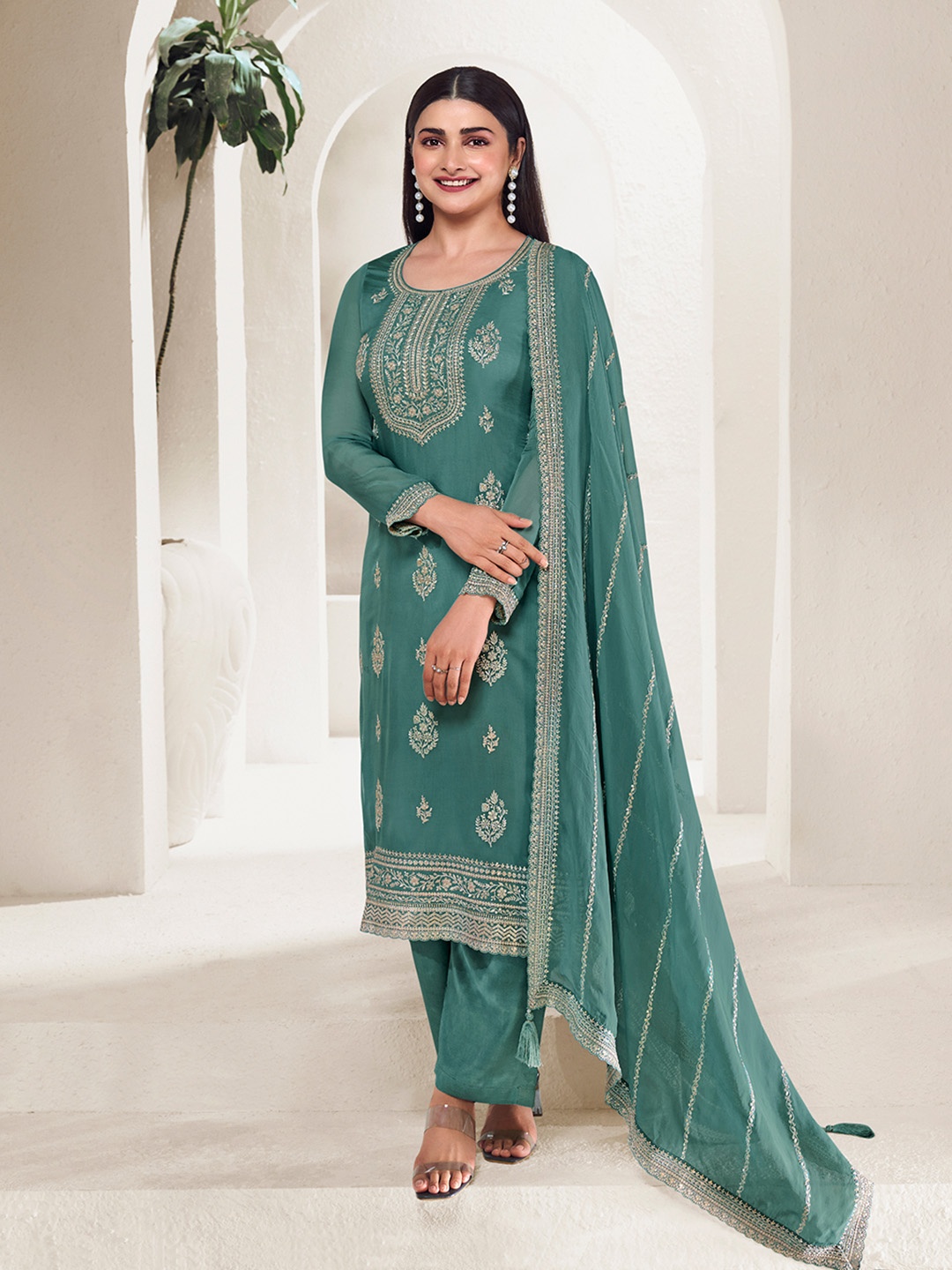 

Seerat Ethnic Motifs Embroidered Regular Thread Work Kurta with Trousers & Dupatta, Green