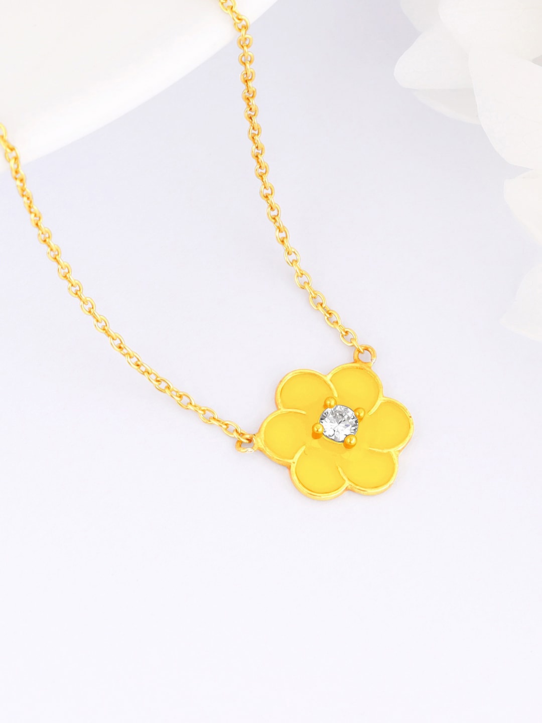 

GIVA 925 Sterling Silver Gold-Plated Flower Necklace