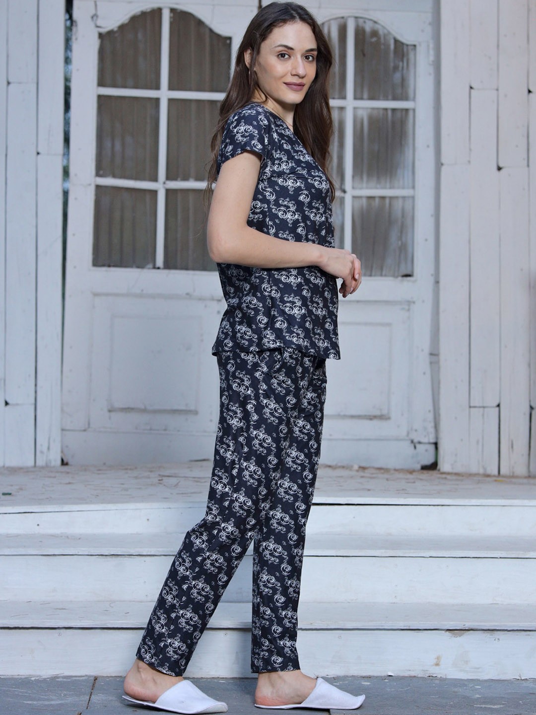 

Siya Fashion Floral Printed Short Sleeves Night Suit, Navy blue