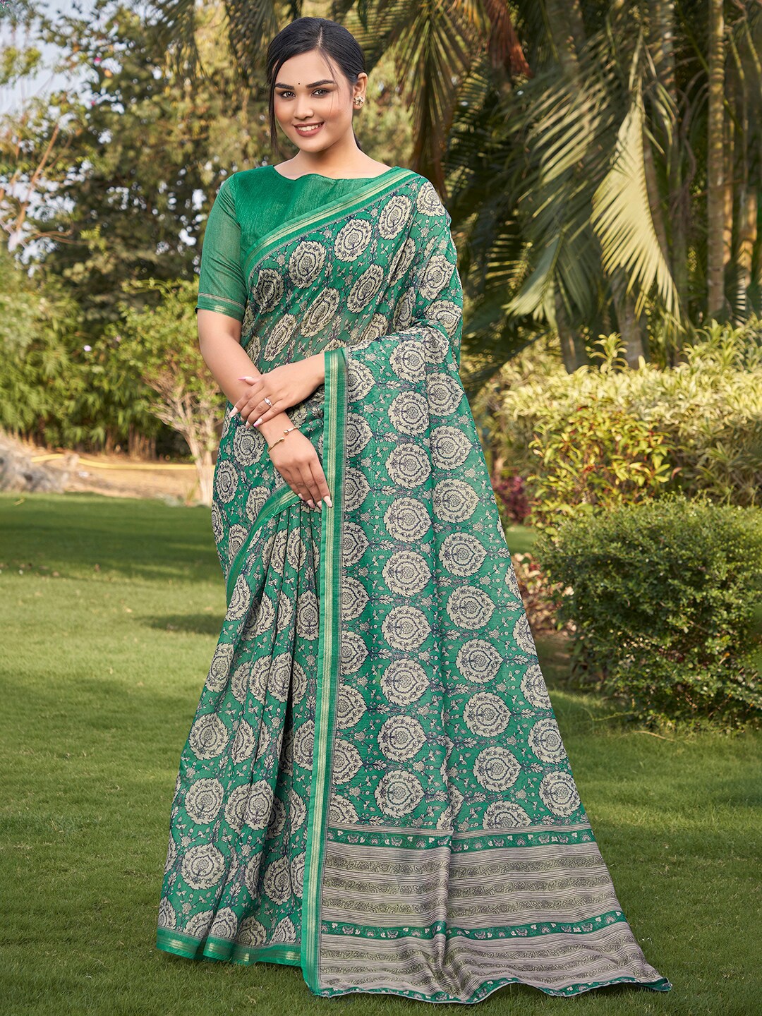 

Vishudh Floral Printed Zari Saree, Green