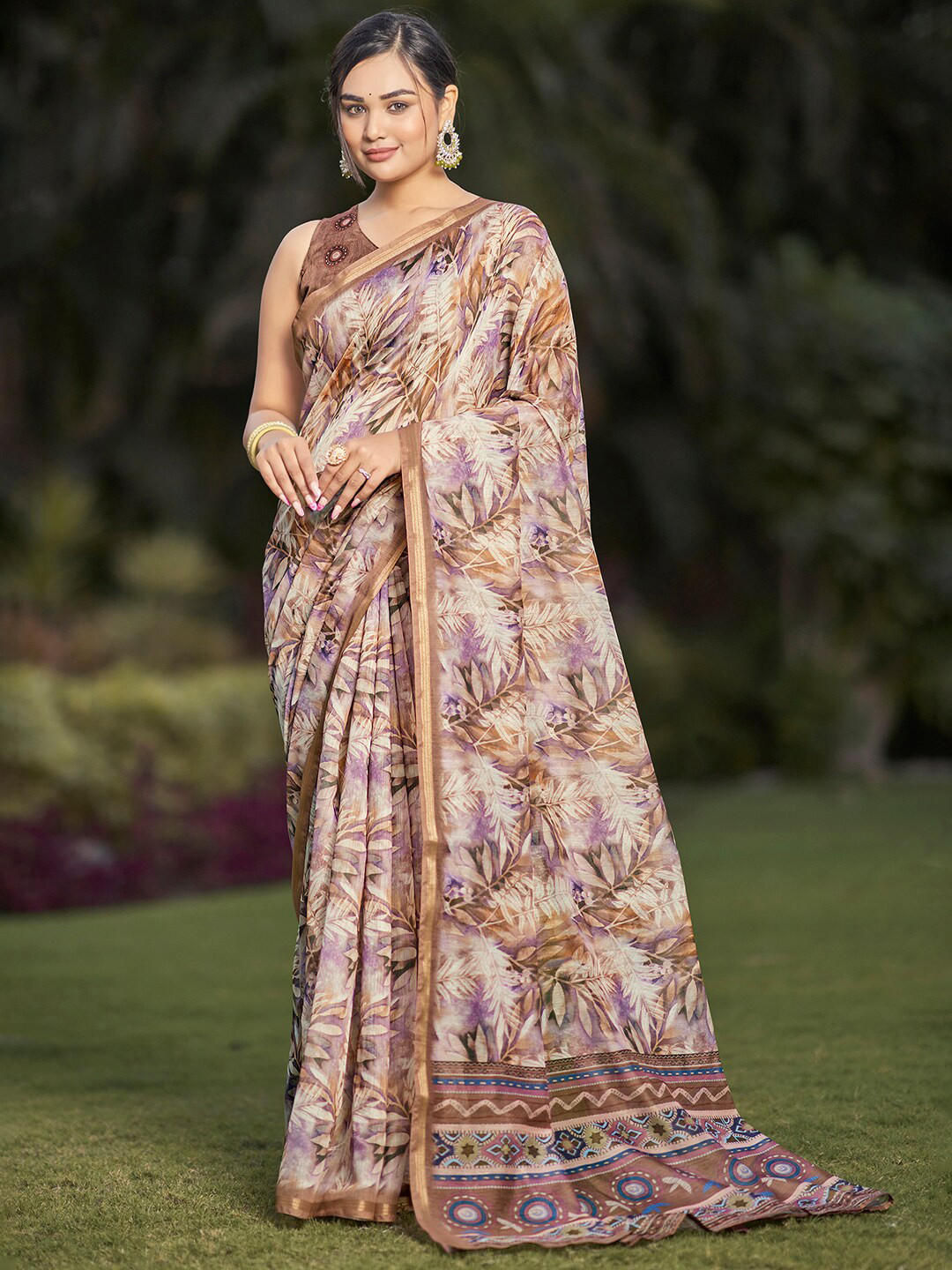 

Vishudh Floral Printed Zari Saree, Beige